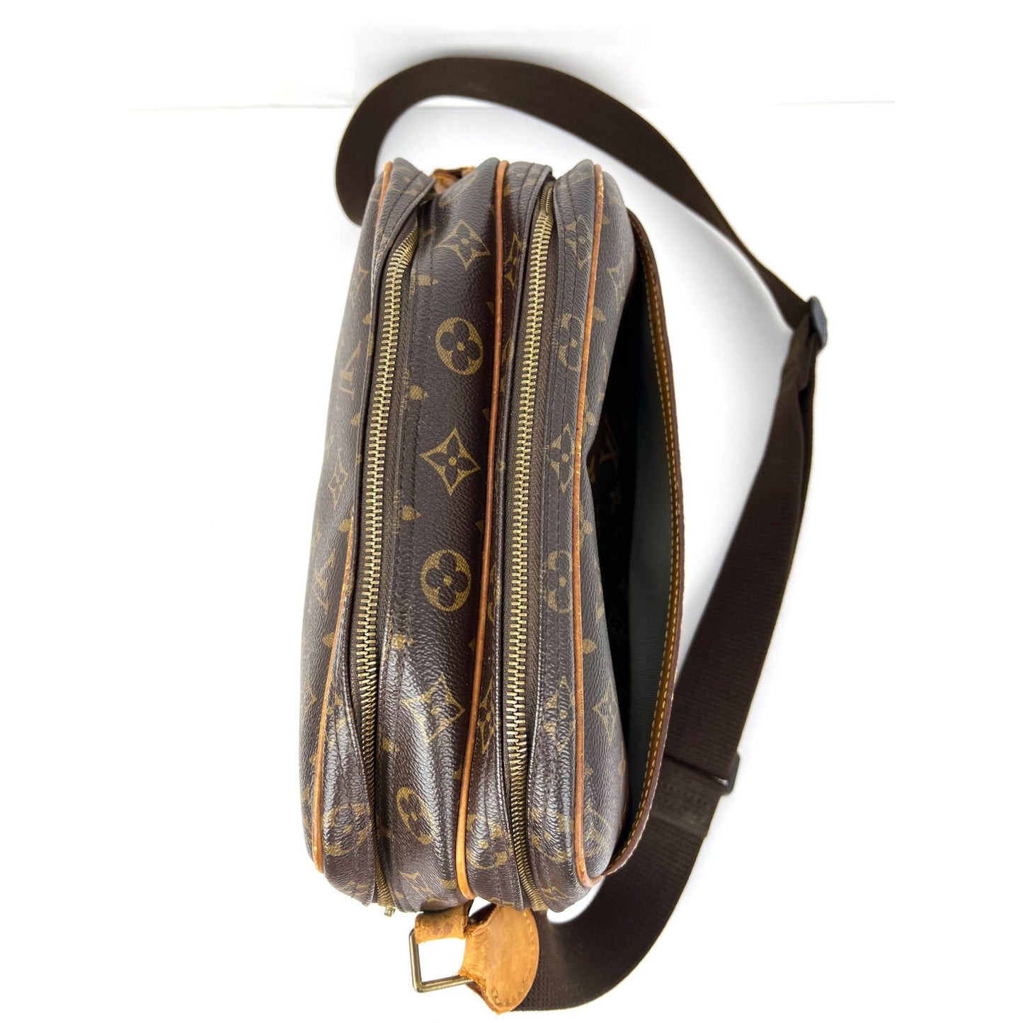 
                  
                    Louis Vuitton Reporter PM Monogram Messenger Bag Vintage
                  
                