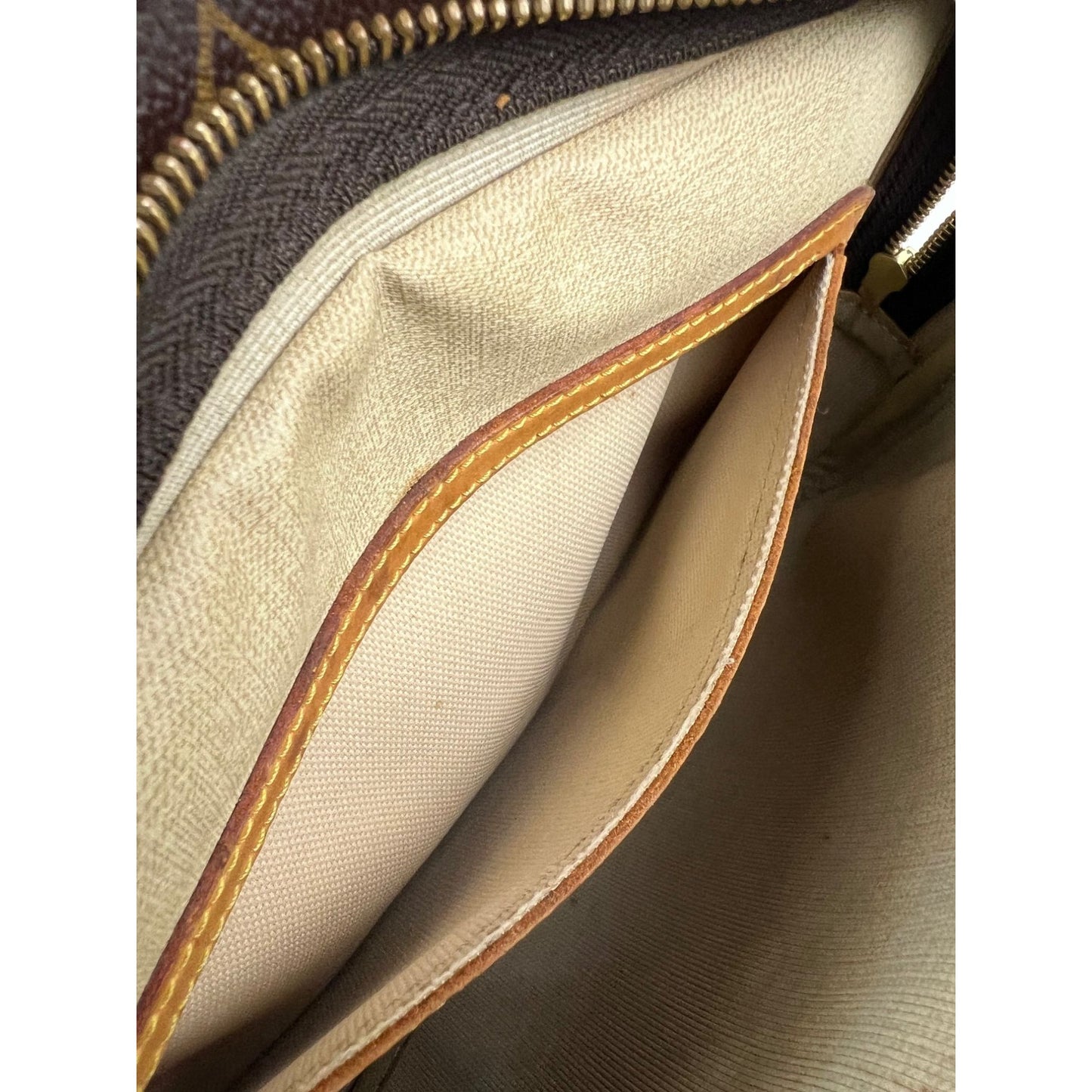
                  
                    Louis Vuitton Reporter PM Monogram Messenger Bag Vintage
                  
                