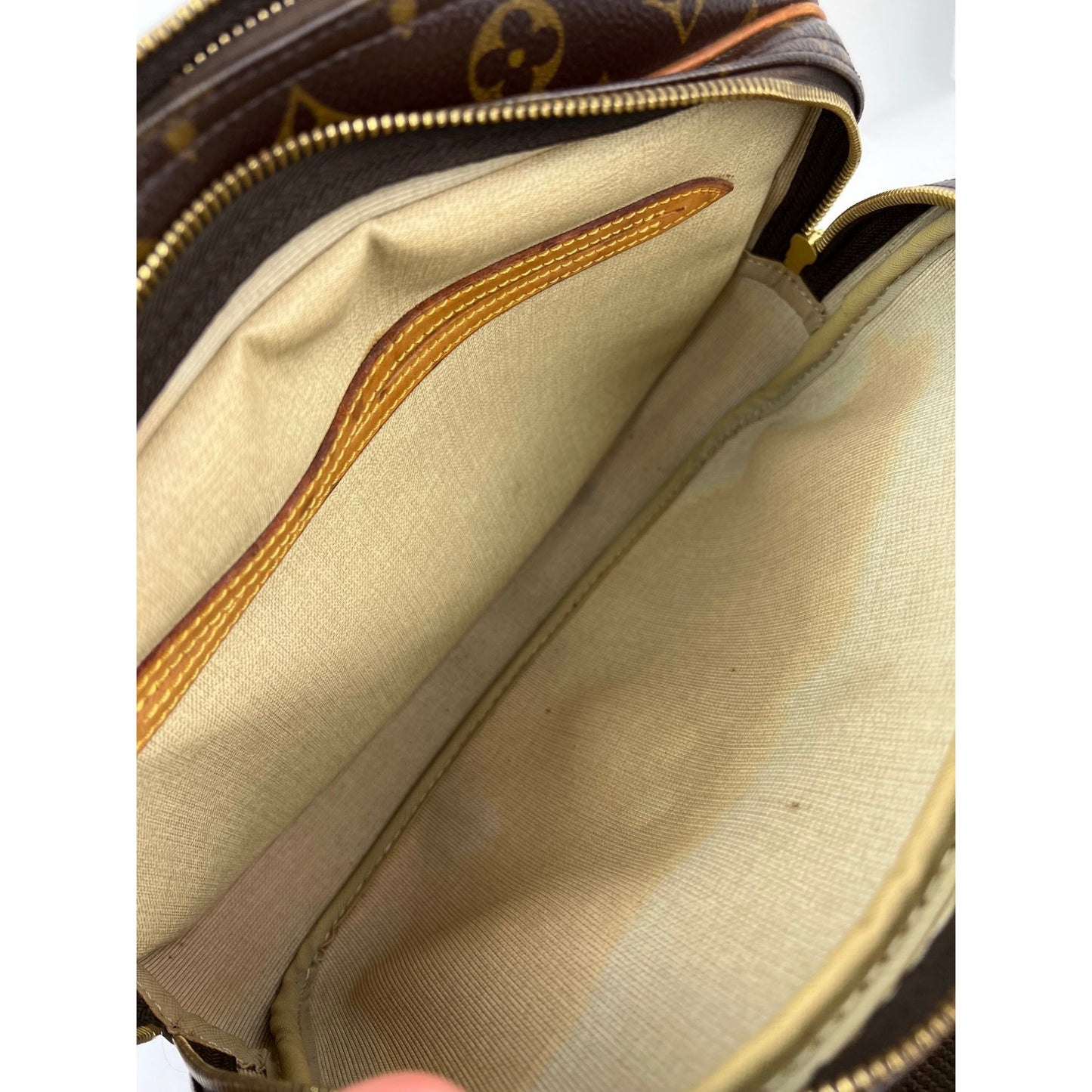 
                  
                    Louis Vuitton Reporter PM Monogram Messenger Bag Vintage
                  
                