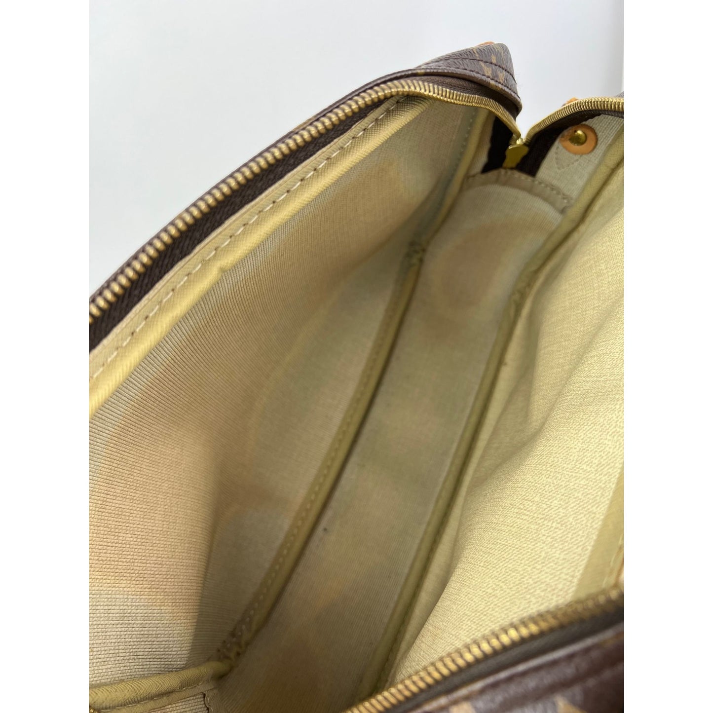 
                  
                    Louis Vuitton Reporter PM Monogram Messenger Bag Vintage
                  
                
