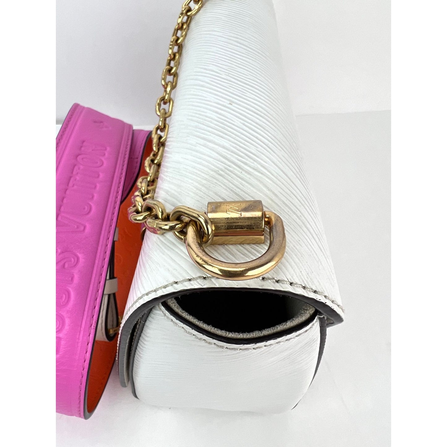 
                  
                    Louis Vuitton Epi White Twist MM Shoulder Bag
                  
                