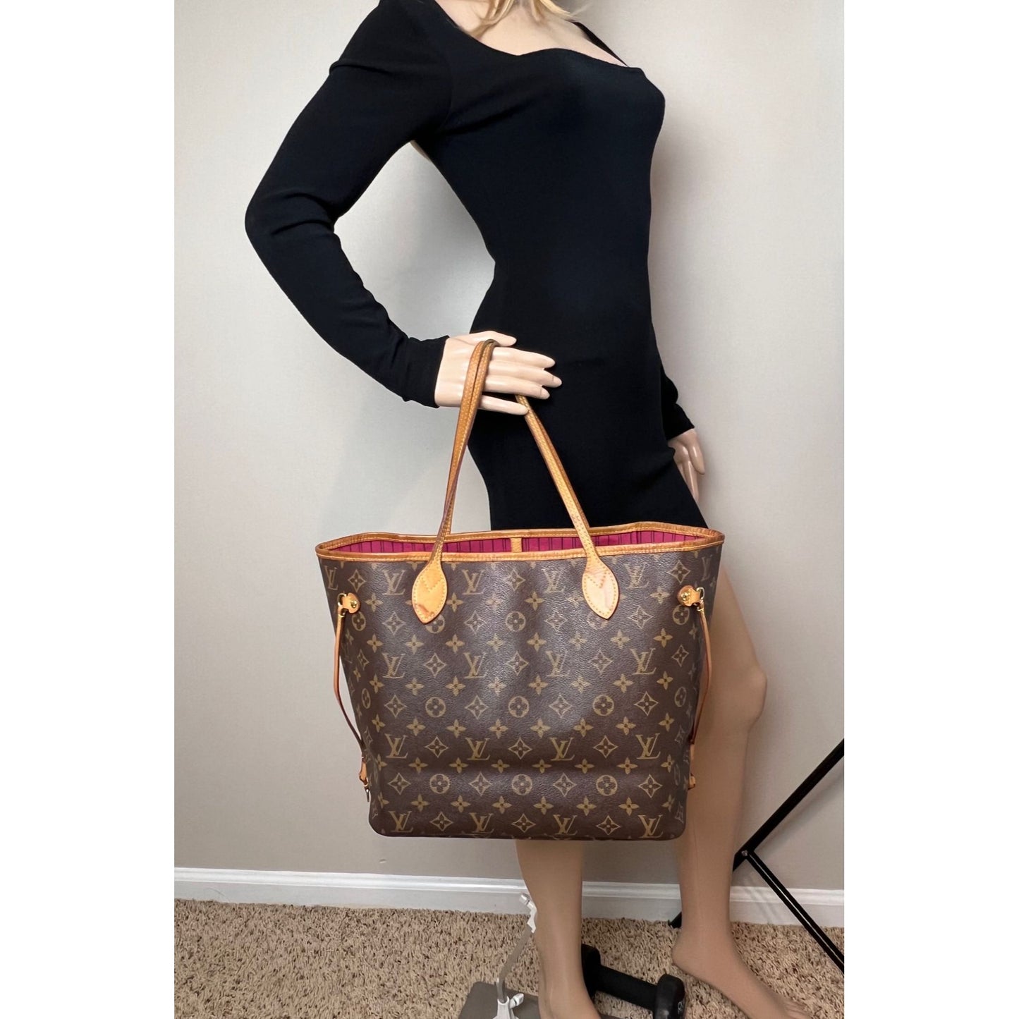 
                  
                    Louis Vuitton Neverfull MM Monogram Tote
                  
                