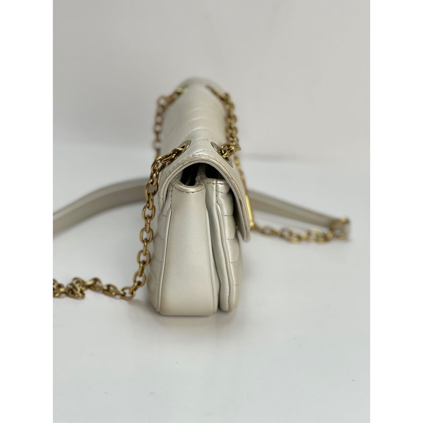 white louis vuitton purse with gold chain