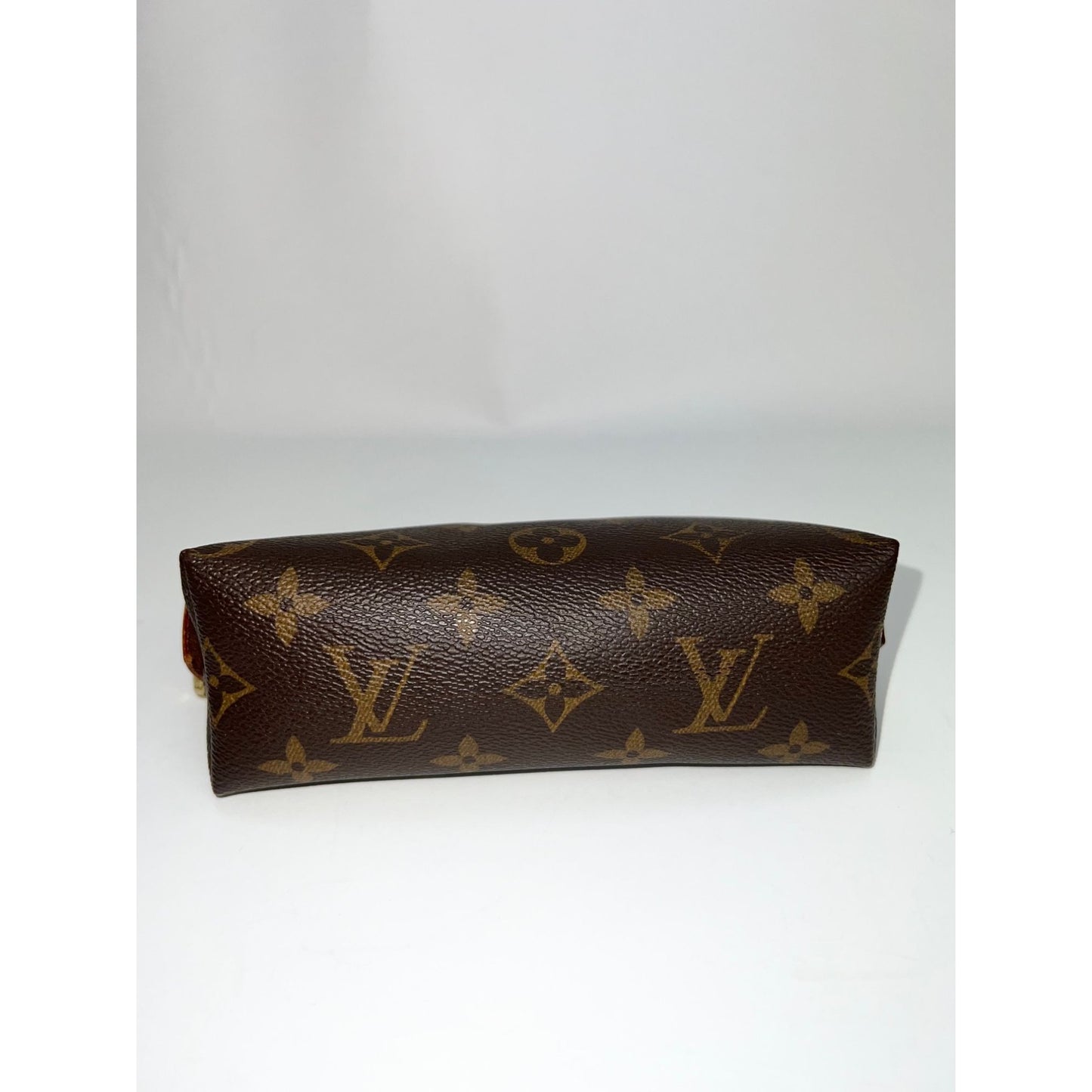 
                  
                    LOUIS VUITTON Cosmetic Pouch Monogram Bag
                  
                