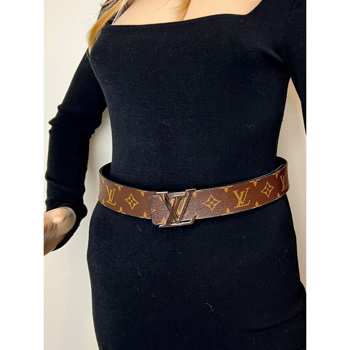 
                  
                    Louis Vuitton Initiales 40mm Black Reversible Monogram Belt 80/32
                  
                