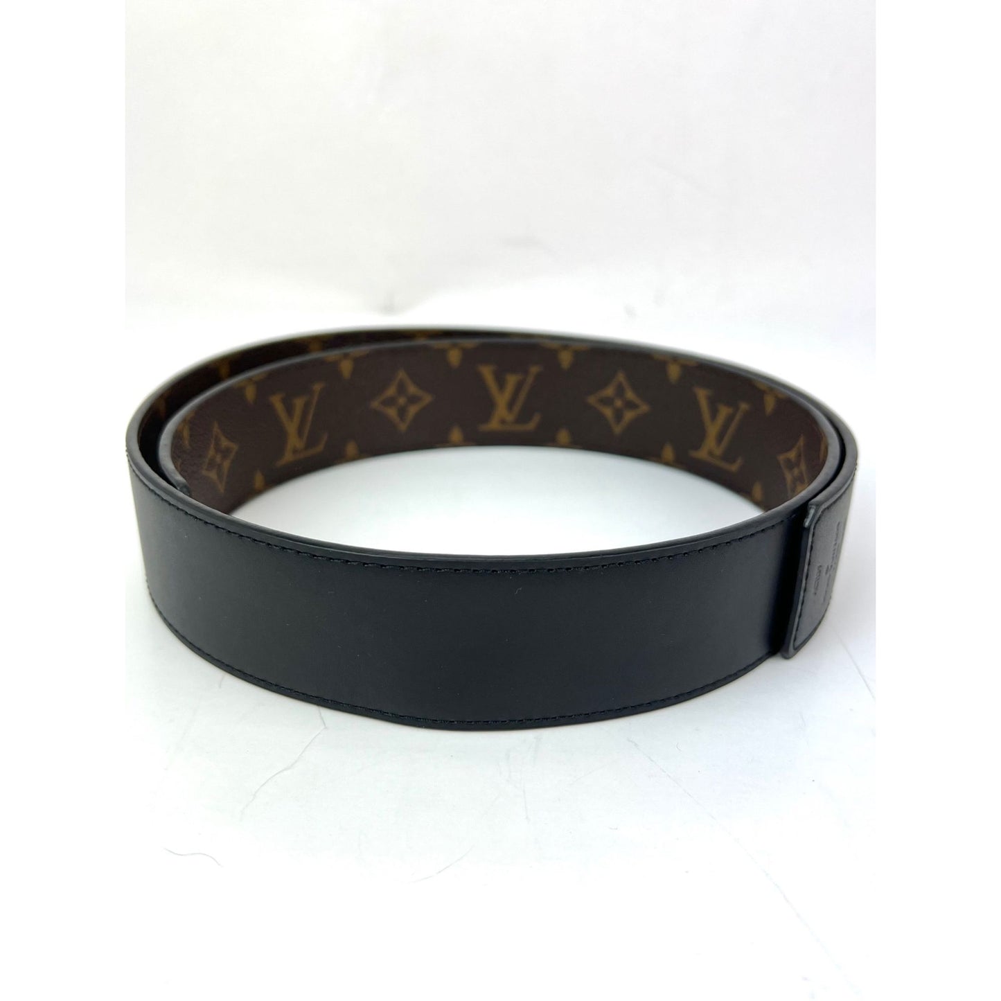 
                  
                    Louis Vuitton Initiales 40mm Black Reversible Monogram Belt 80/32
                  
                