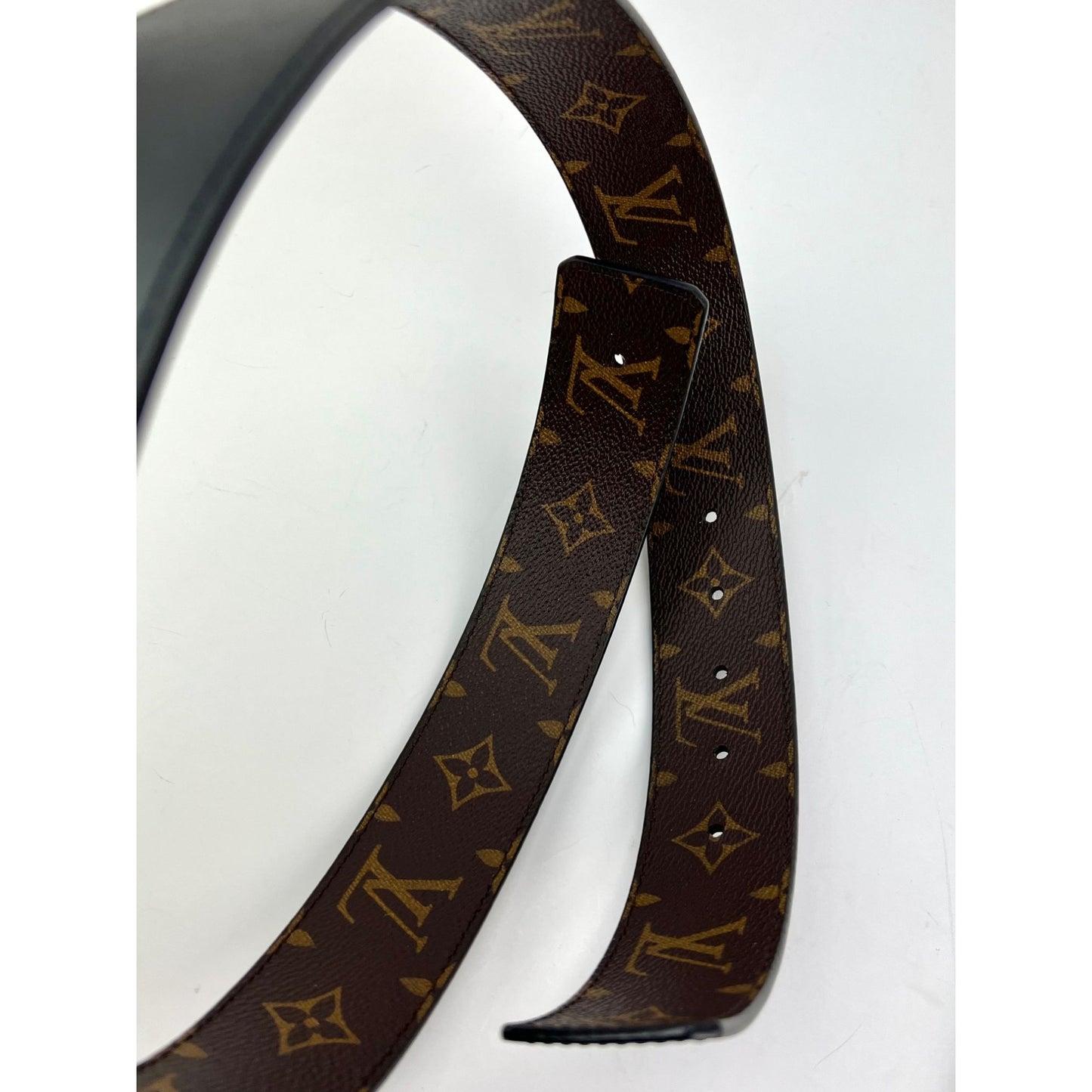 
                  
                    Louis Vuitton Initiales 40mm Black Reversible Monogram Belt 80/32
                  
                