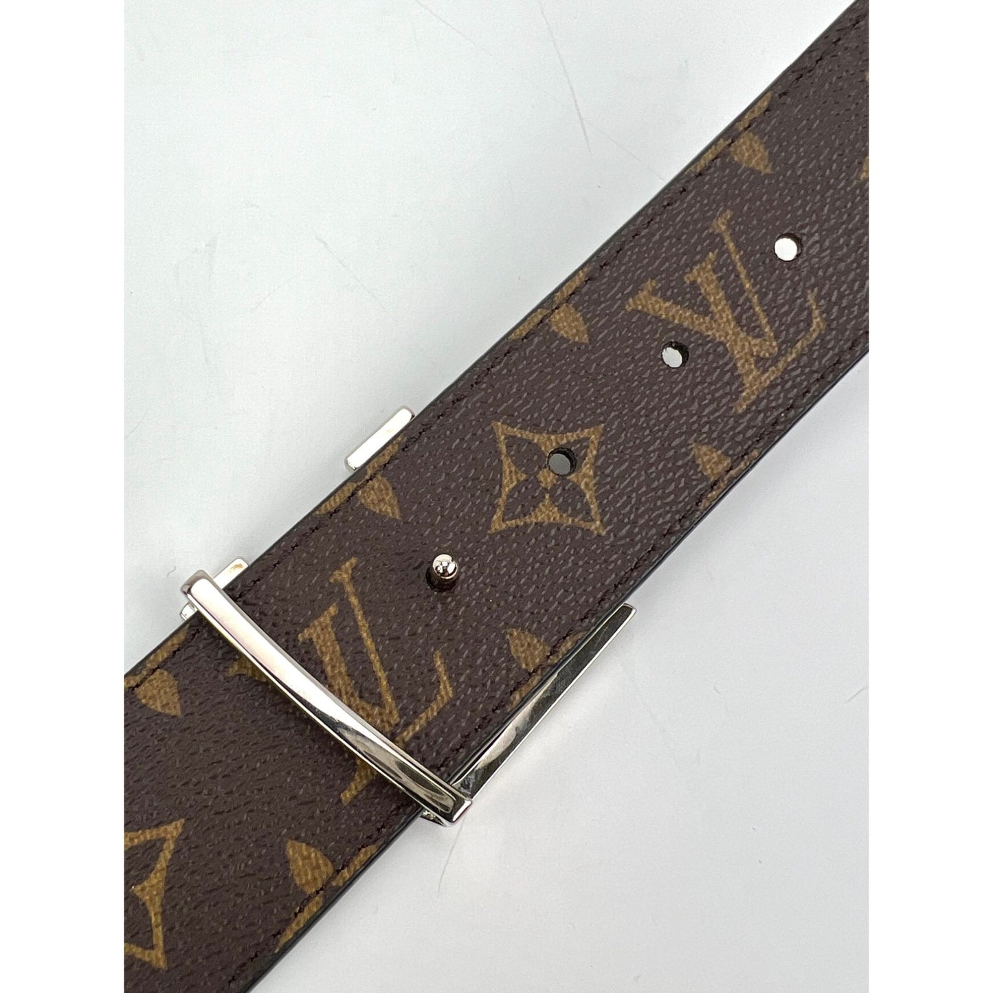 
                  
                    Louis Vuitton Initiales 40mm Black Reversible Monogram Belt 80/32
                  
                