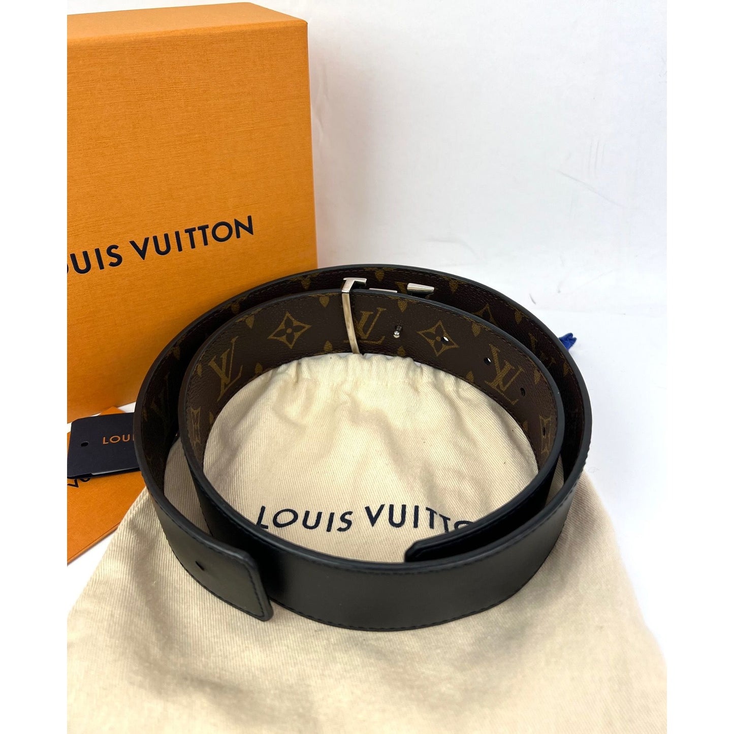 
                  
                    Louis Vuitton Initiales 40mm Black Reversible Monogram Belt 80/32
                  
                