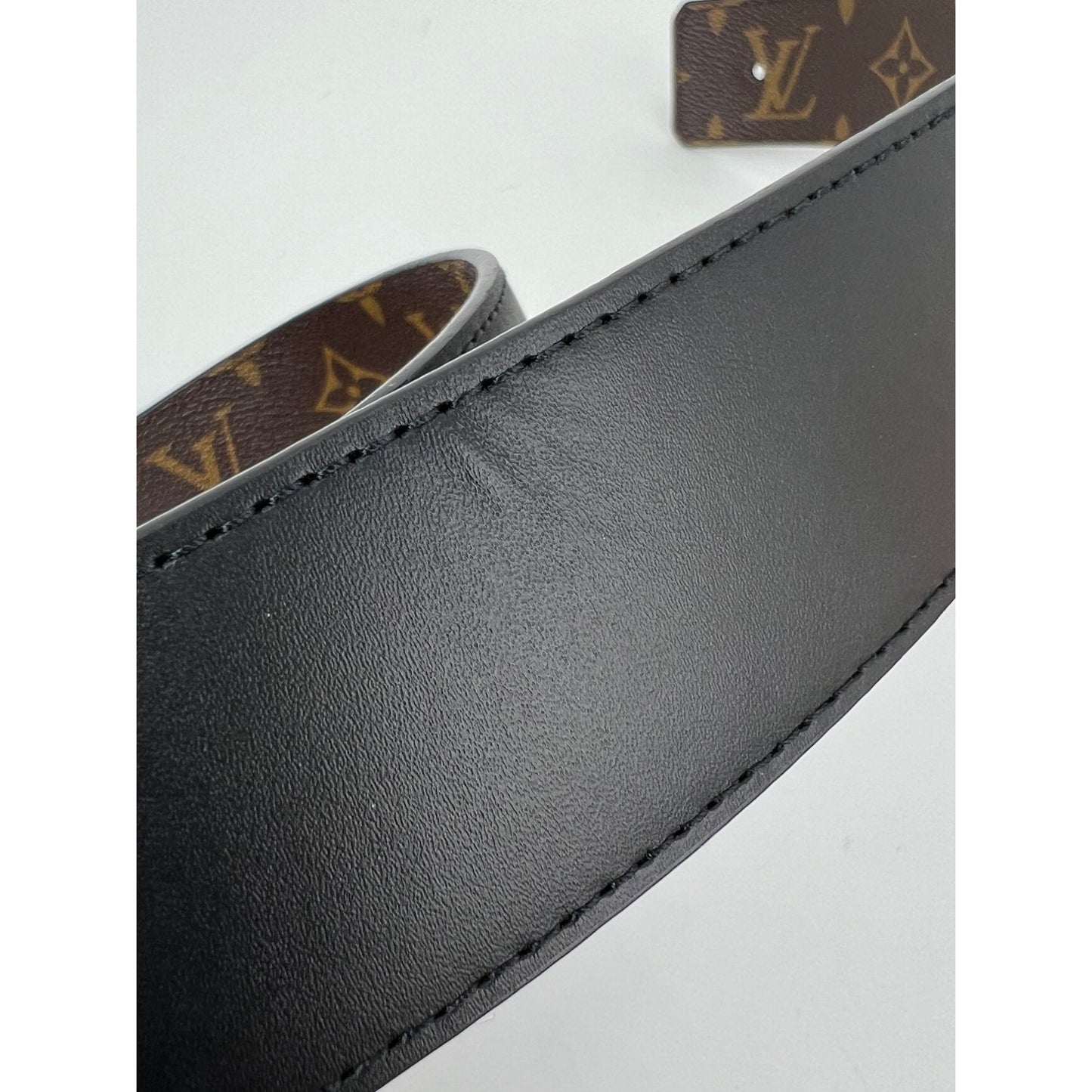 
                  
                    Louis Vuitton Initiales 40mm Black Reversible Monogram Belt 80/32
                  
                
