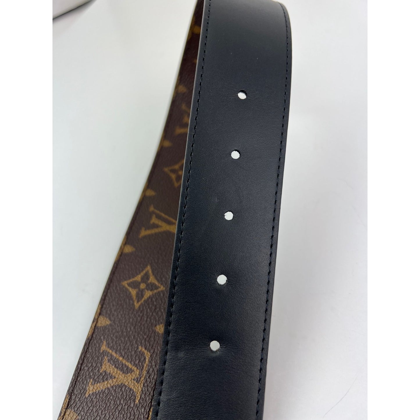 
                  
                    Louis Vuitton Initiales 40mm Black Reversible Monogram Belt 80/32
                  
                