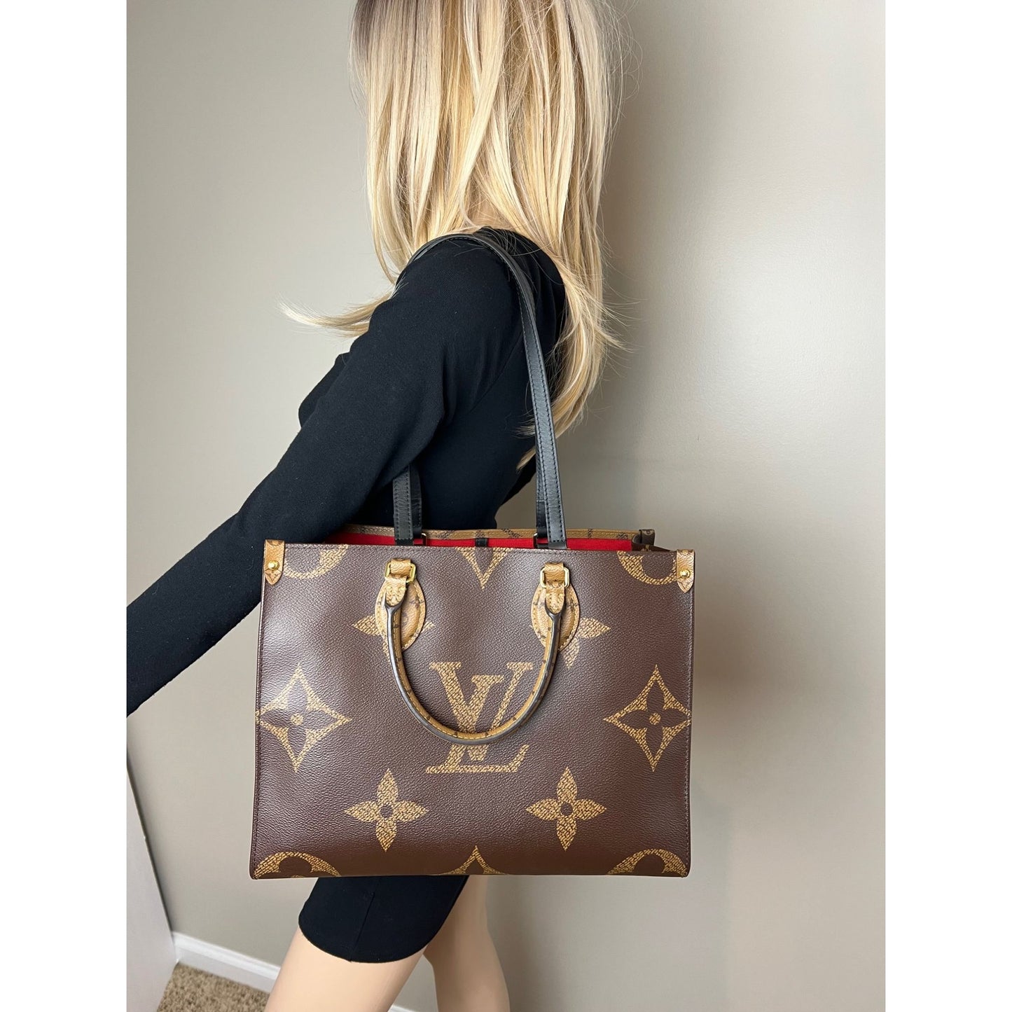 
                  
                    Louis Vuitton ONTHEGO MM Reverse Giant Monogram Tote
                  
                