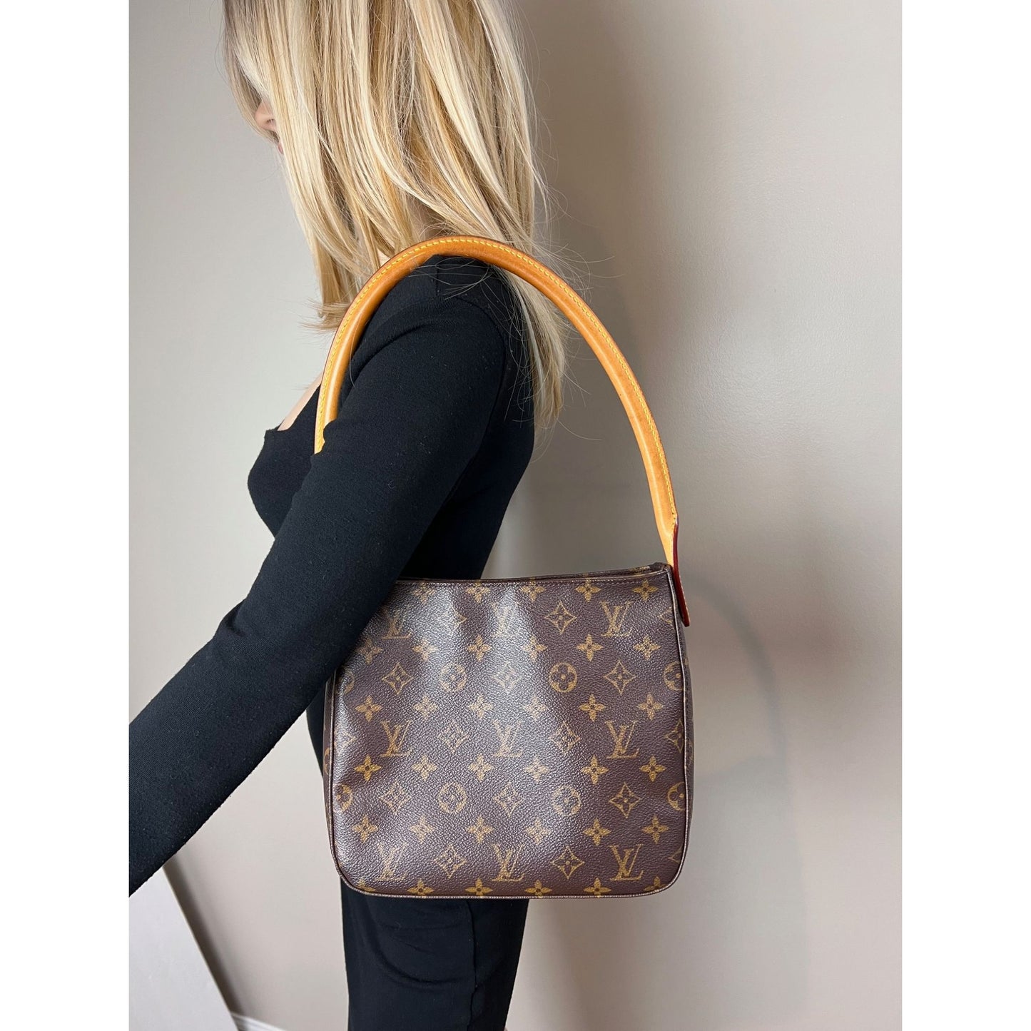 
                  
                    Louis Vuitton Vintage Looping MM Monogram Shoulder Bag
                  
                