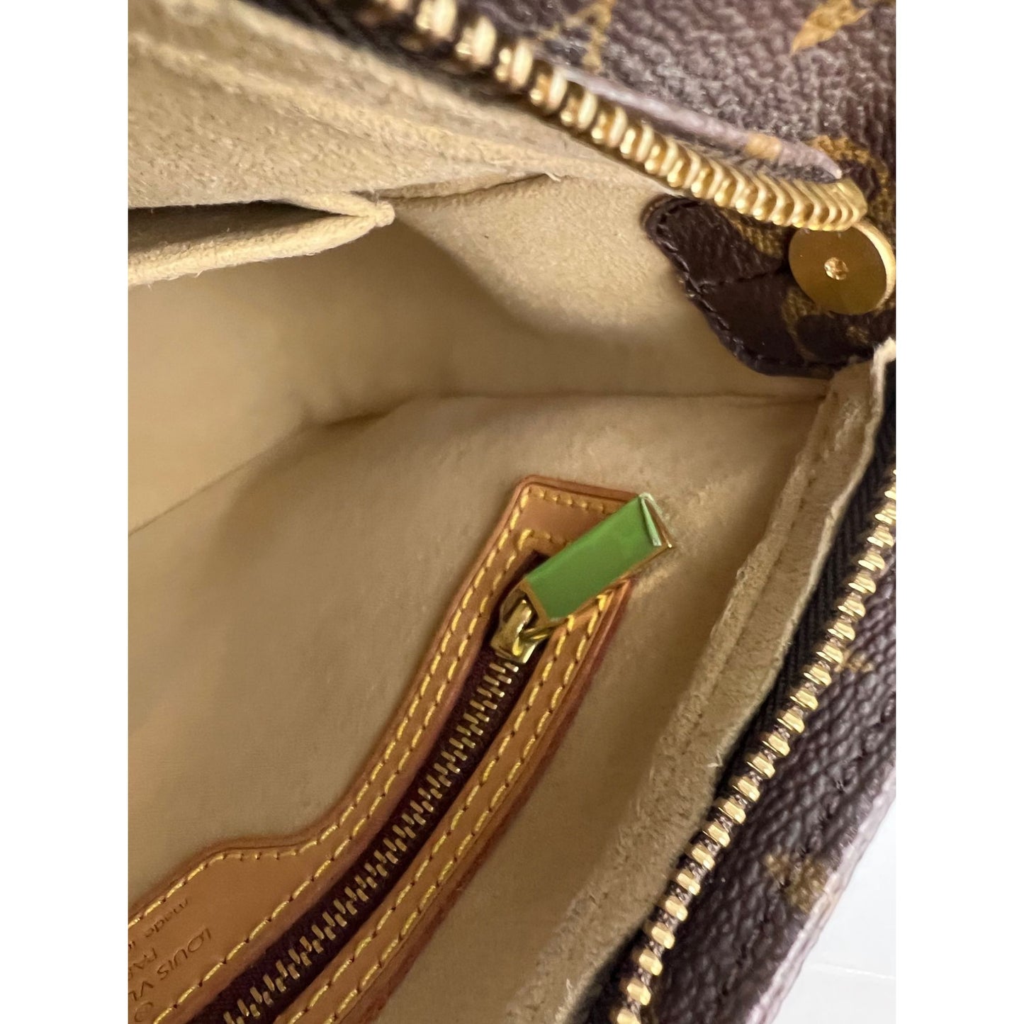 
                  
                    Louis Vuitton Vintage Looping MM Monogram Shoulder Bag
                  
                