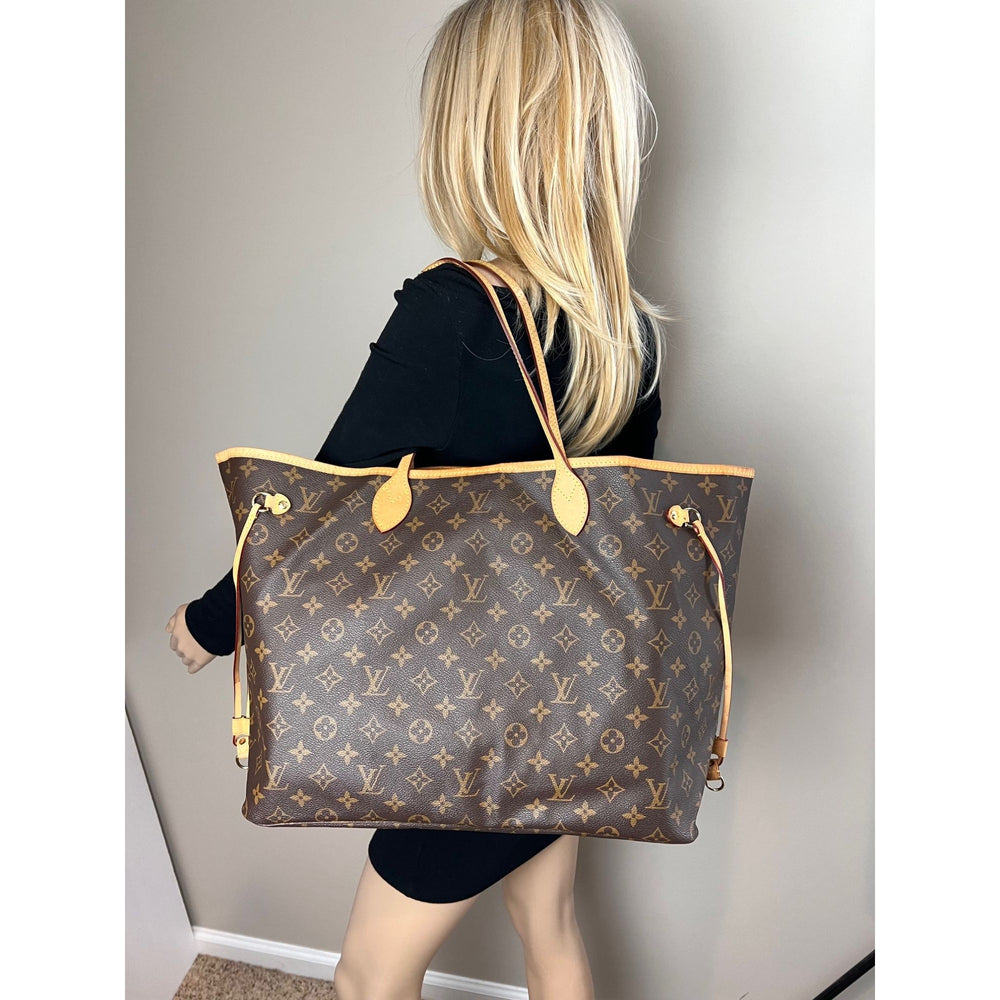 
                  
                    Louis Vuitton Neverfull GM Monogram Canvas Shoulder Tote Bag
                  
                