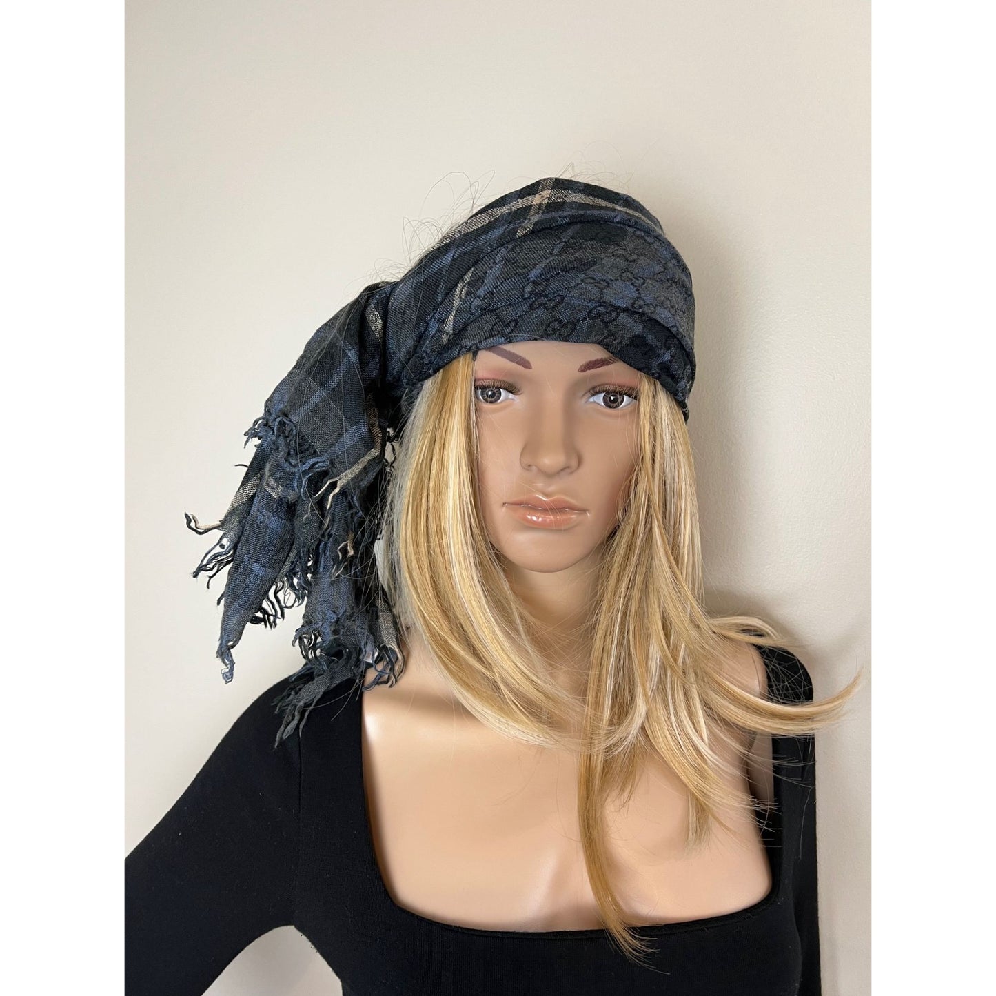 
                  
                    Gucci Plaid GG Supreme Wool Silk Blue Black Big Scarf Fringe
                  
                