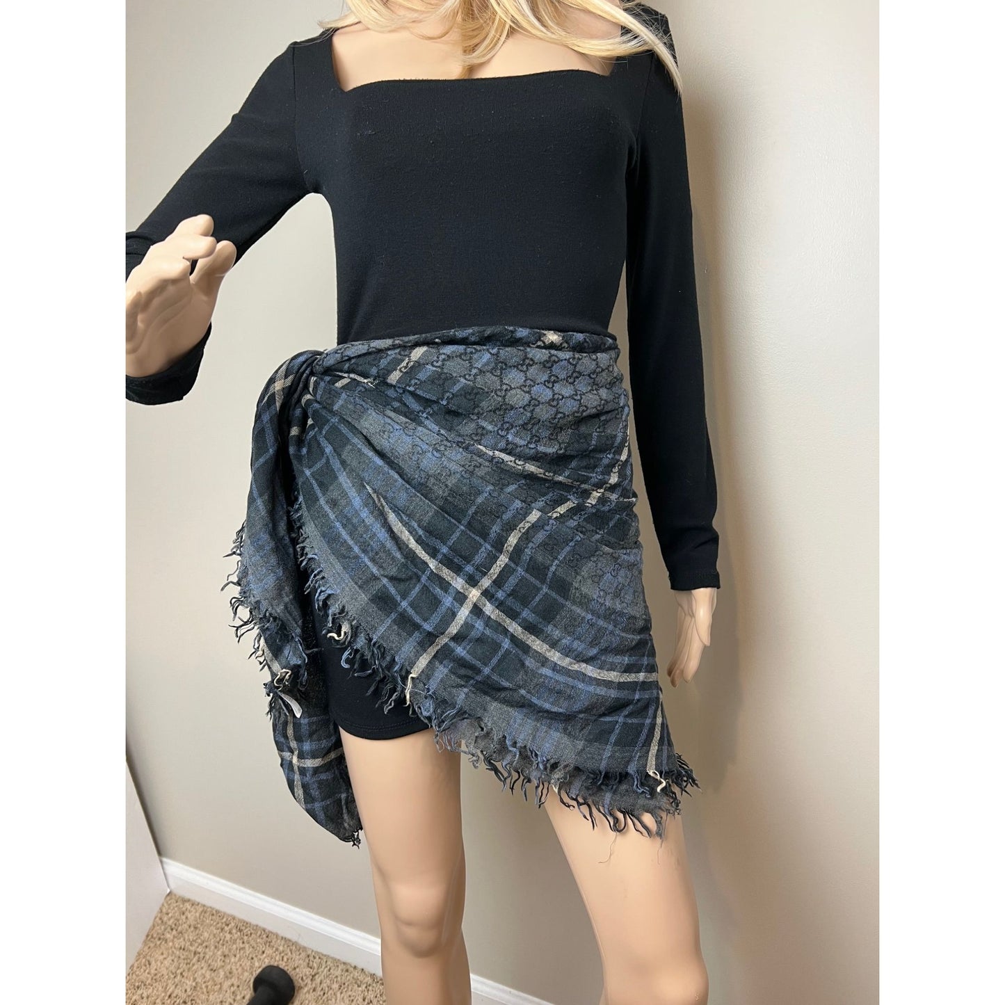 
                  
                    Gucci Plaid GG Supreme Wool Silk Blue Black Big Scarf Fringe
                  
                