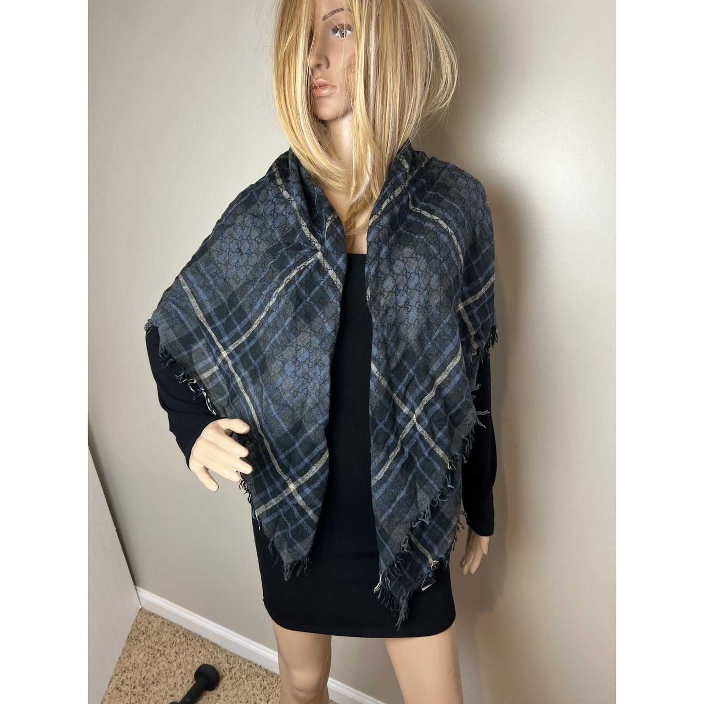 
                  
                    Gucci Plaid GG Supreme Wool Silk Blue Black Big Scarf Fringe
                  
                