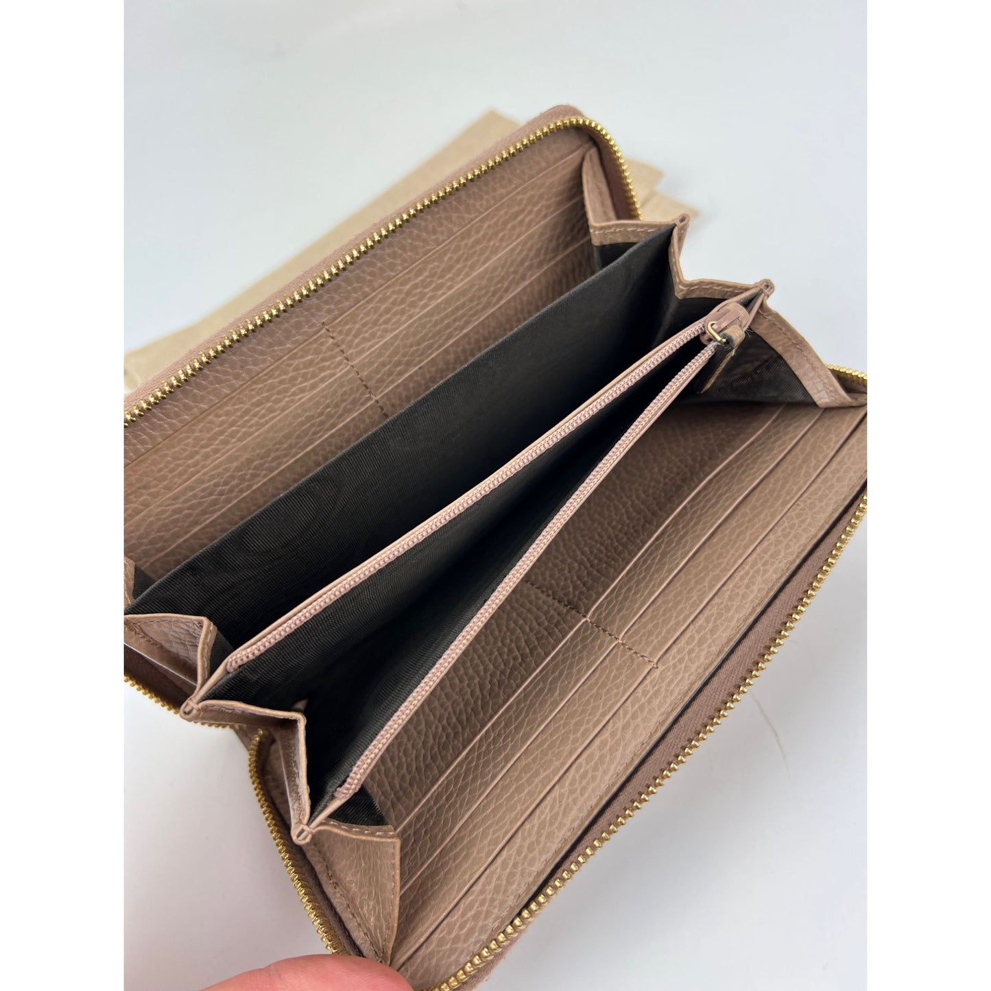 
                  
                    Gucci GG Marmont Zip Around Wallet Porcelain Rose
                  
                