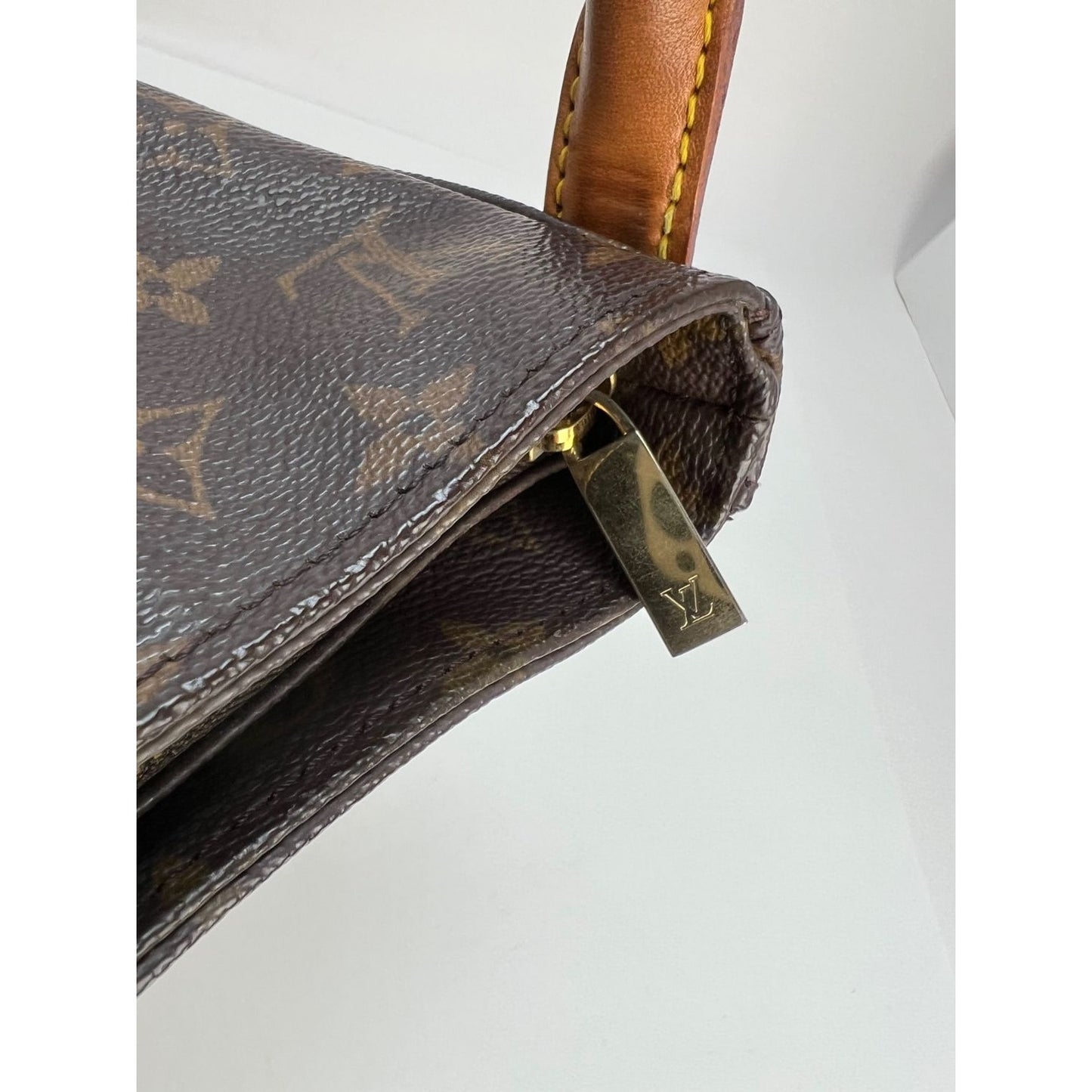 Louis Vuitton Vintage Monogram Canvas Looping GM Shoulder Bag at 1stDibs  louis  vuitton vintage shoulder bag monogram, vintage louis vuitton shoulder bag, louis  vuitton looping gm