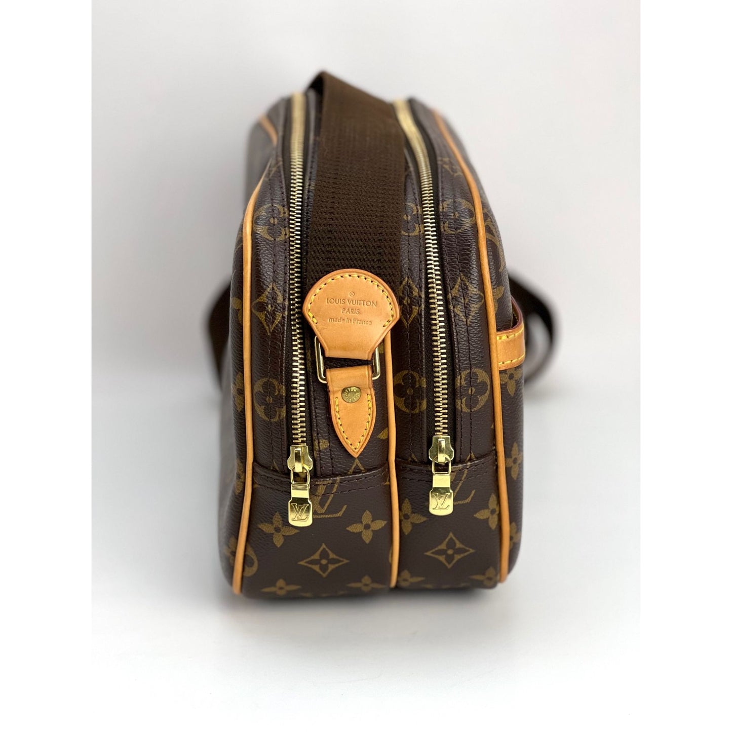 Auth Louis Vuitton Monogram Reporter Shoulder Bag Camera Bag