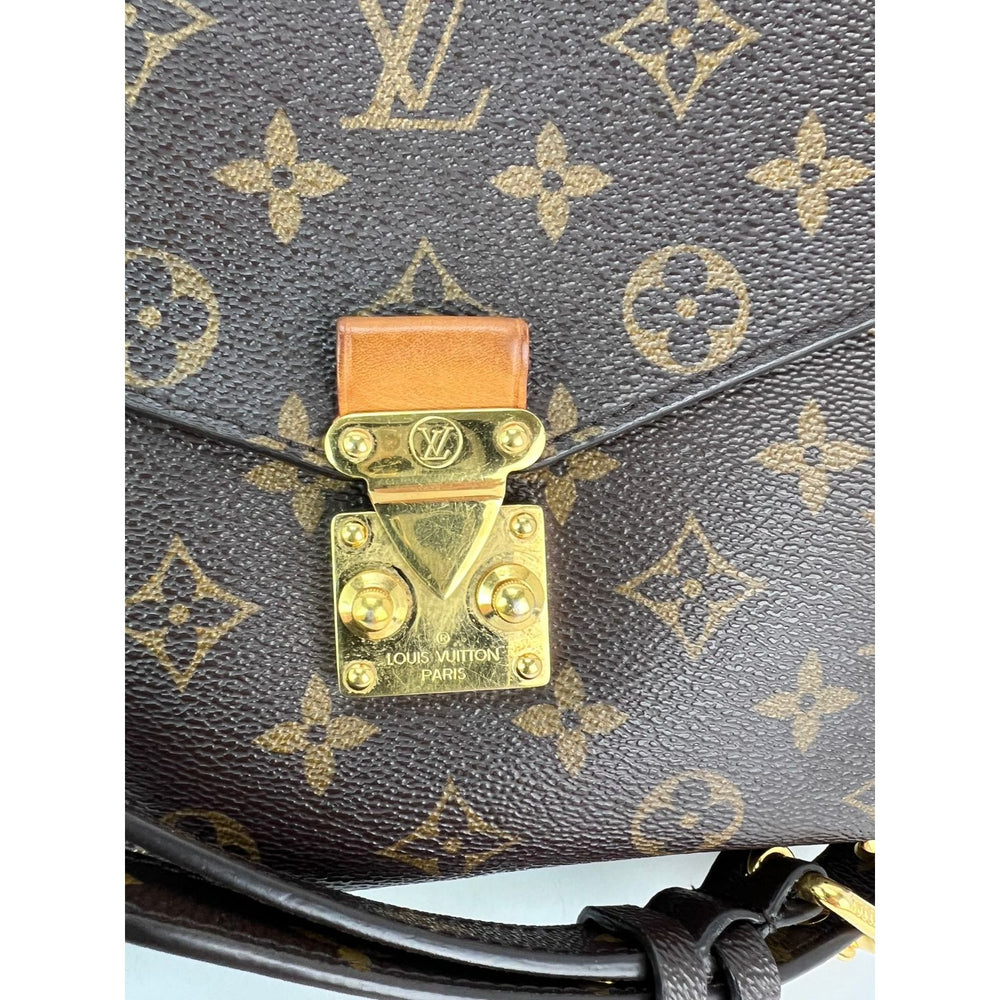 
                  
                    Louis Vuitton Pochette Metis Monogram Messenger Crossbody Bag
                  
                