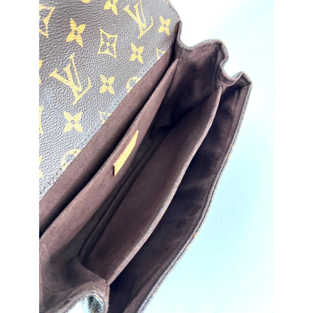 
                  
                    Louis Vuitton Pochette Metis Monogram Messenger Crossbody Bag
                  
                