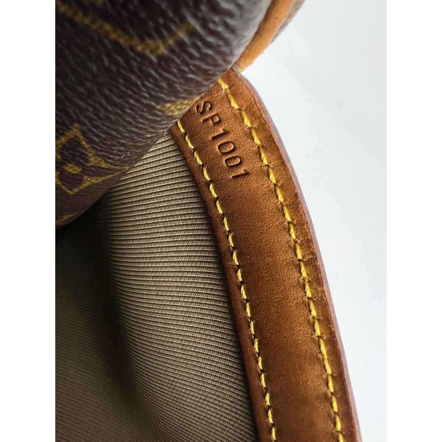 
                  
                    Louis Vuitton Reporter GM Monogram Crossbody Messenger Travel Bag
                  
                