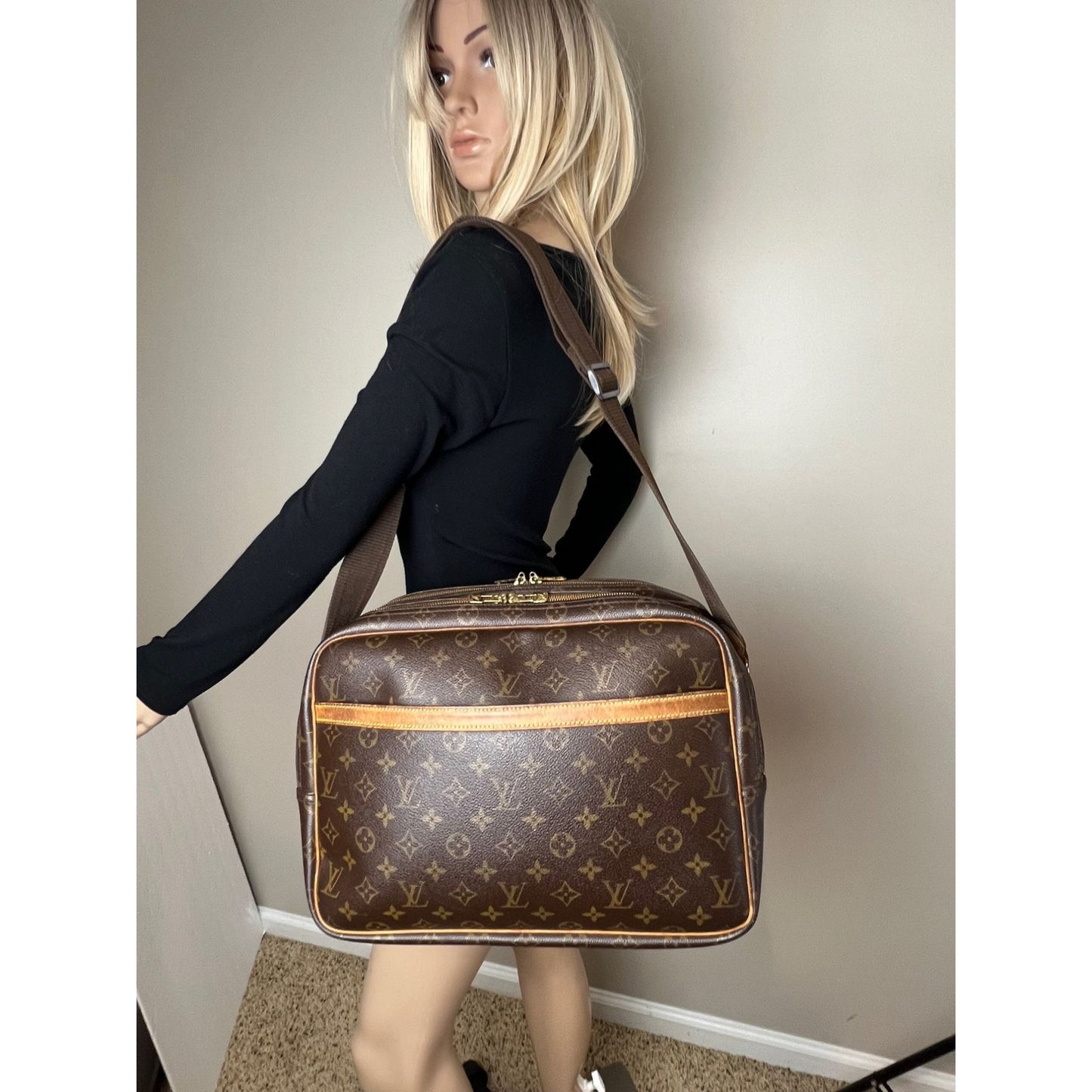 
                  
                    Louis Vuitton Reporter GM Monogram Crossbody Messenger Travel Bag
                  
                