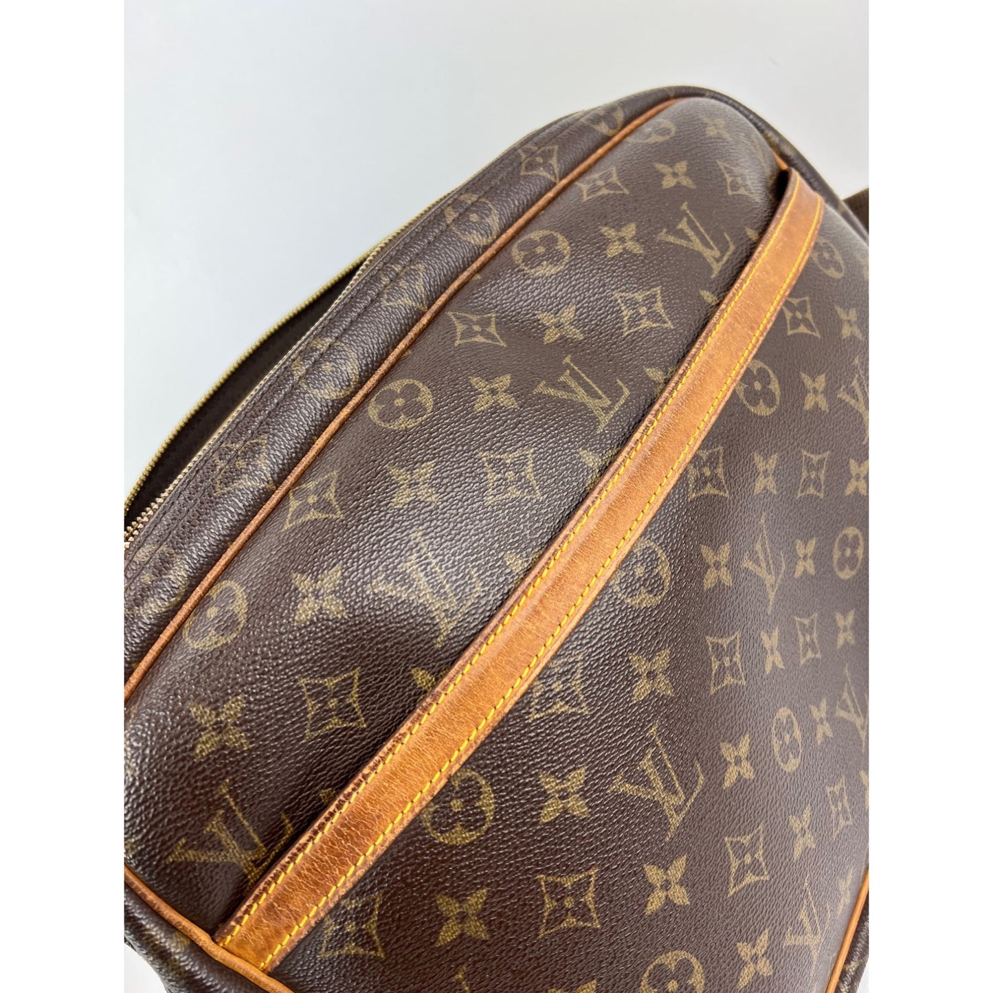 
                  
                    Louis Vuitton Reporter GM Monogram Crossbody Messenger Travel Bag
                  
                