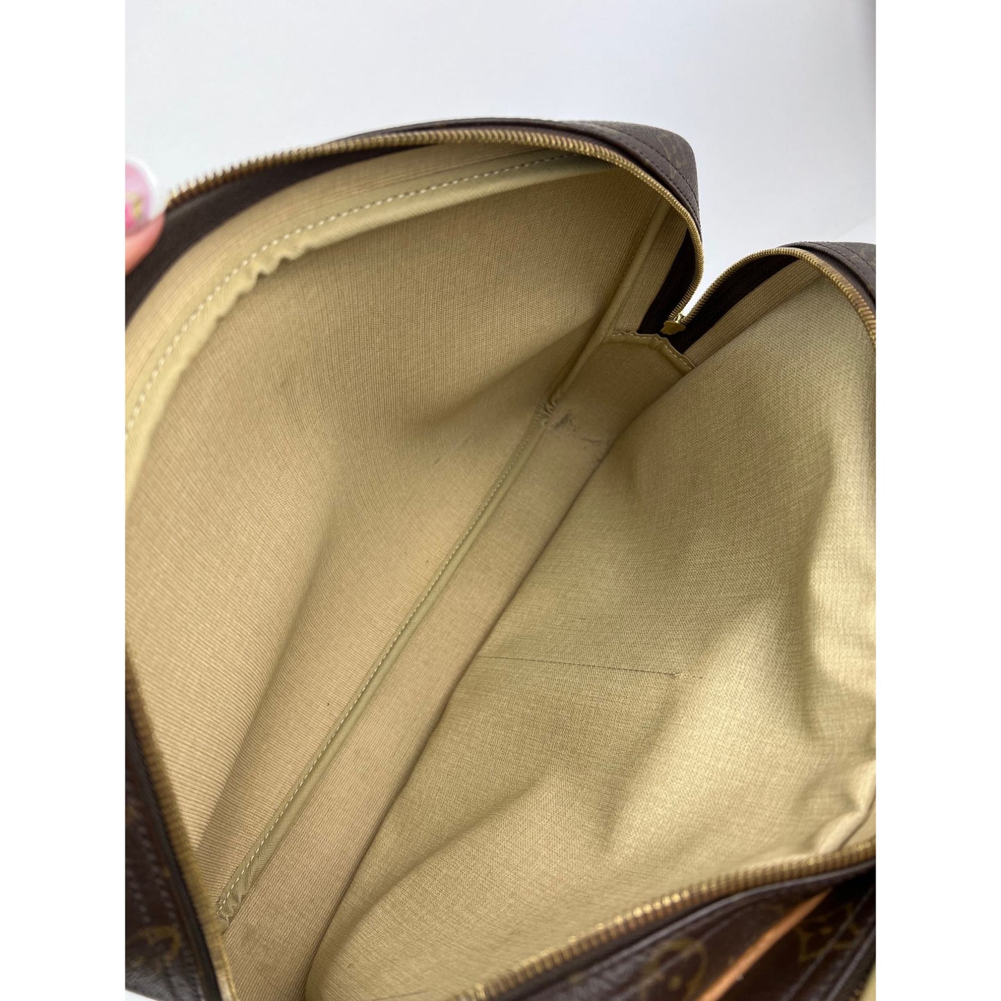 
                  
                    Louis Vuitton Reporter GM Monogram Crossbody Messenger Travel Bag
                  
                