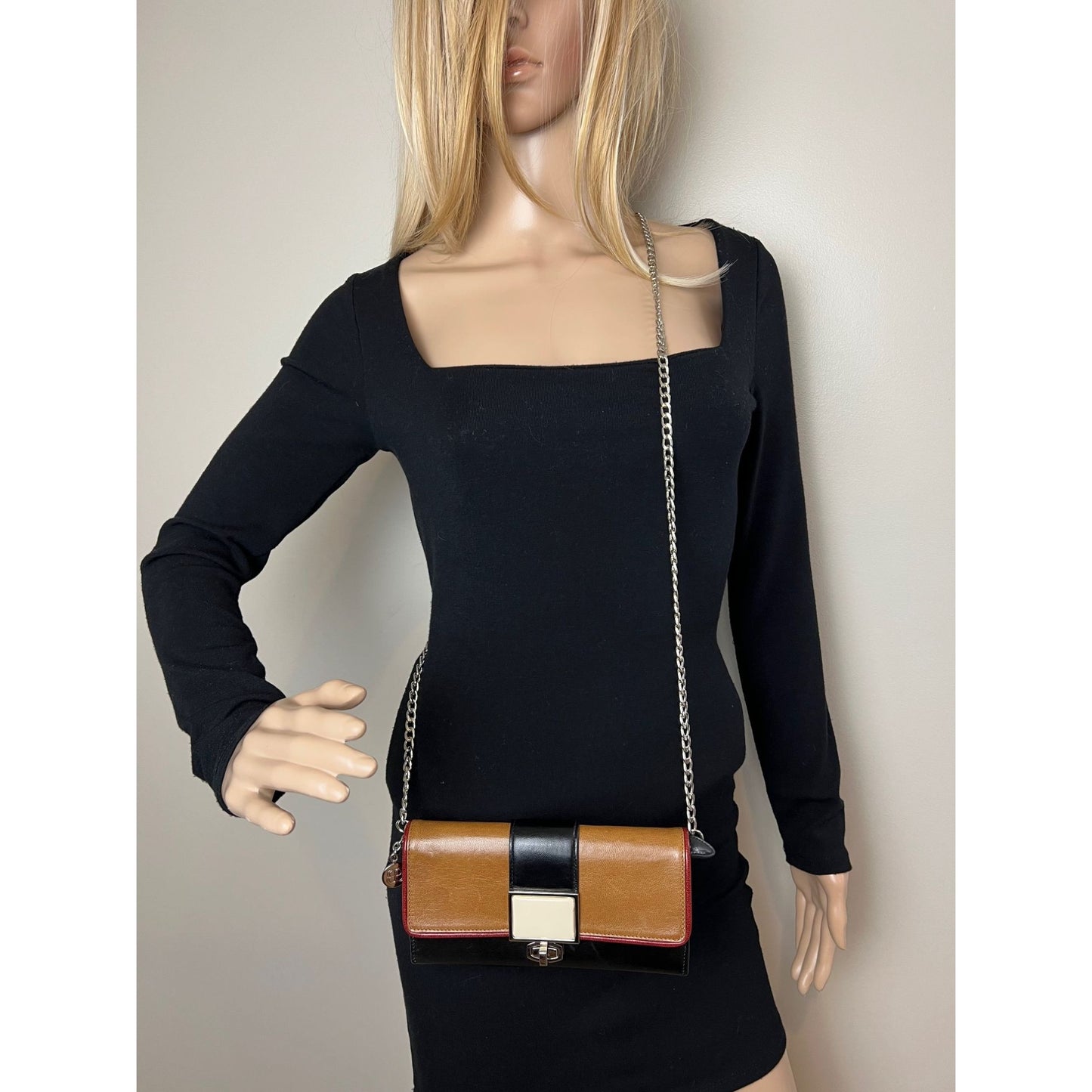 
                  
                    Balenciaga Cherche Leather Flap Wallet Vintage
                  
                