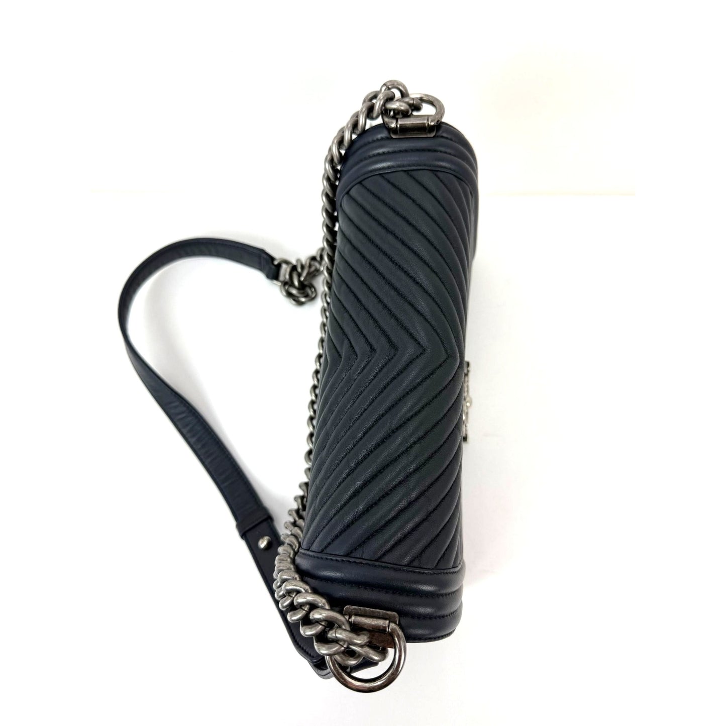 
                  
                    CHANEL Lambskin Chevron Quilted Medium Boy Flap Navy Blue Shoulder Bag
                  
                