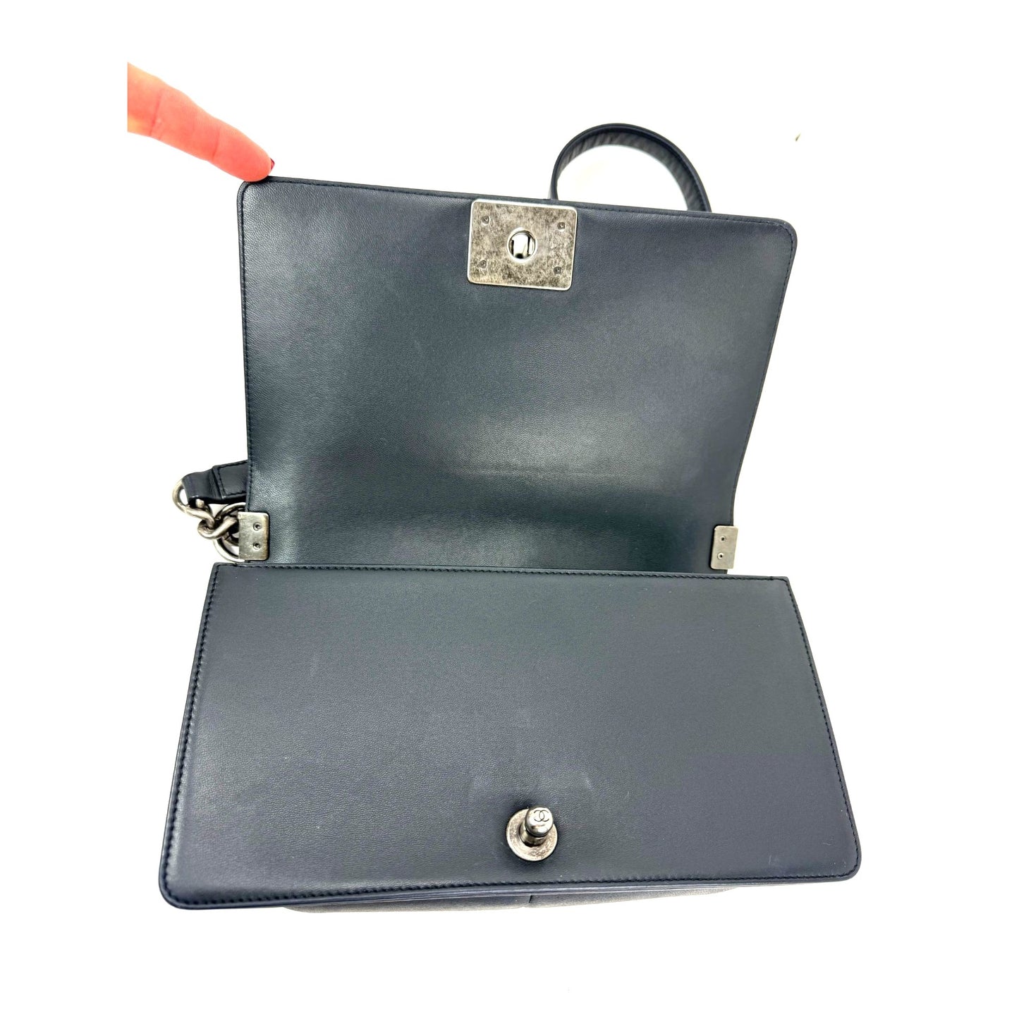 
                  
                    CHANEL Lambskin Chevron Quilted Medium Boy Flap Navy Blue Shoulder Bag
                  
                