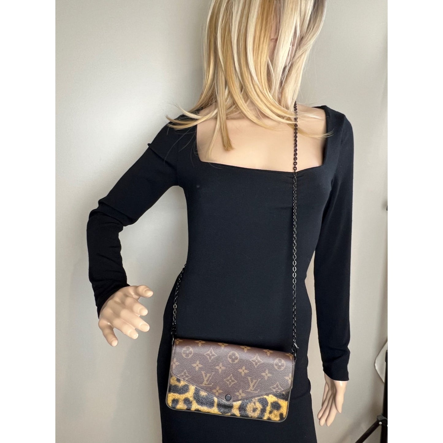 
                  
                    Louis Vuitton Leopard Felicie Pochette Crossbody Bag
                  
                