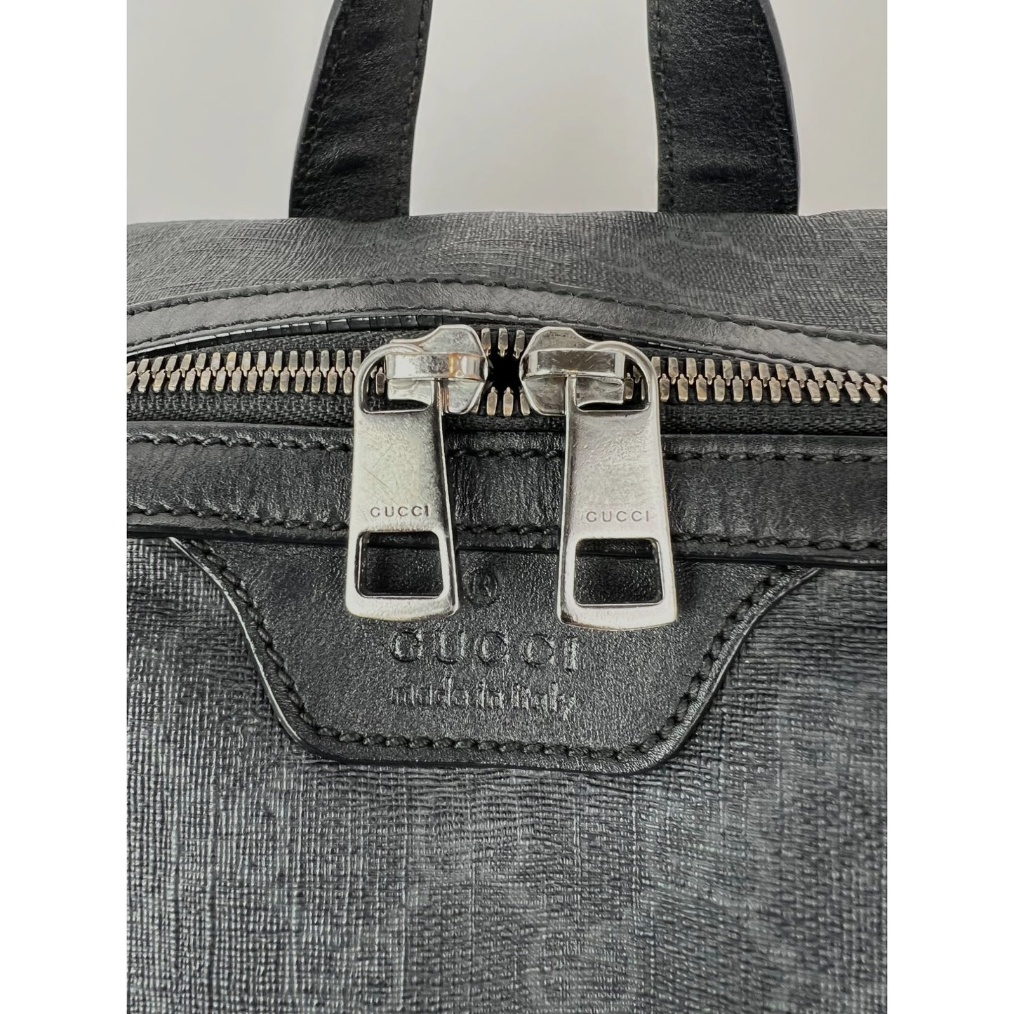 
                  
                    Gucci GG Supreme Medium Day Gray Black Backpack
                  
                