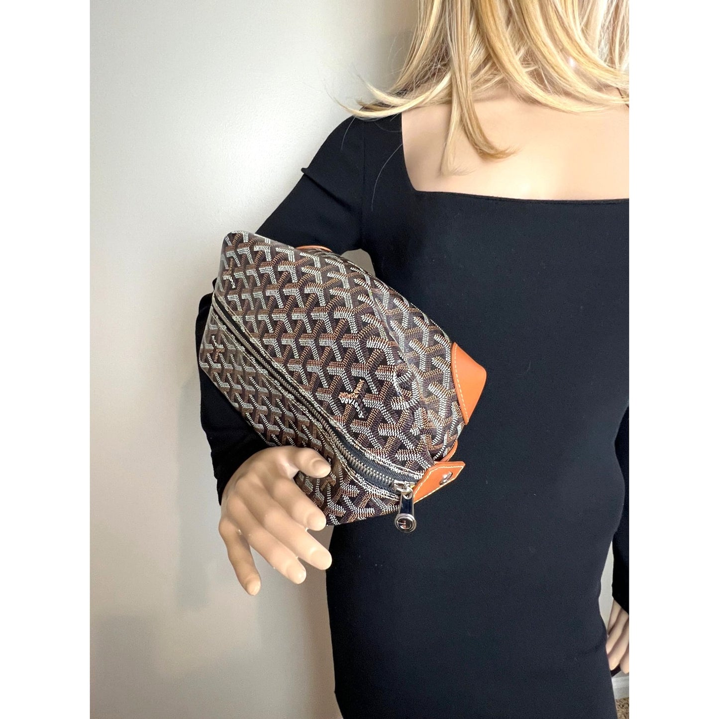 
                  
                    Goyard Goyardine Boeing 25 Trousse De Toilette Black Case Ebay Live
                  
                