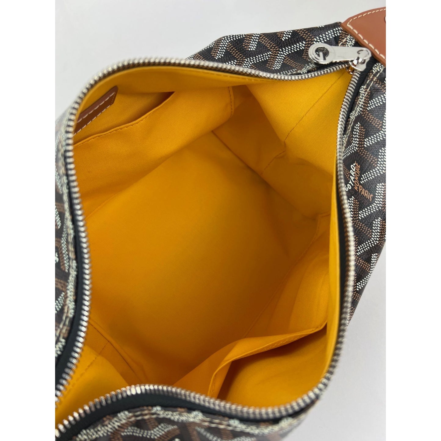
                  
                    Goyard Goyardine Boeing 25 Trousse De Toilette Black Case Ebay Live
                  
                