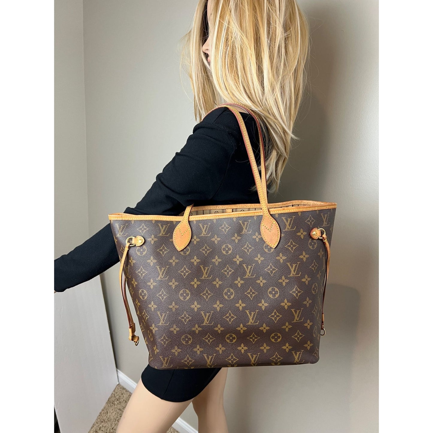 
                  
                    Louis Vuitton Neverfull MM Monogram Canvas Tote Bag
                  
                
