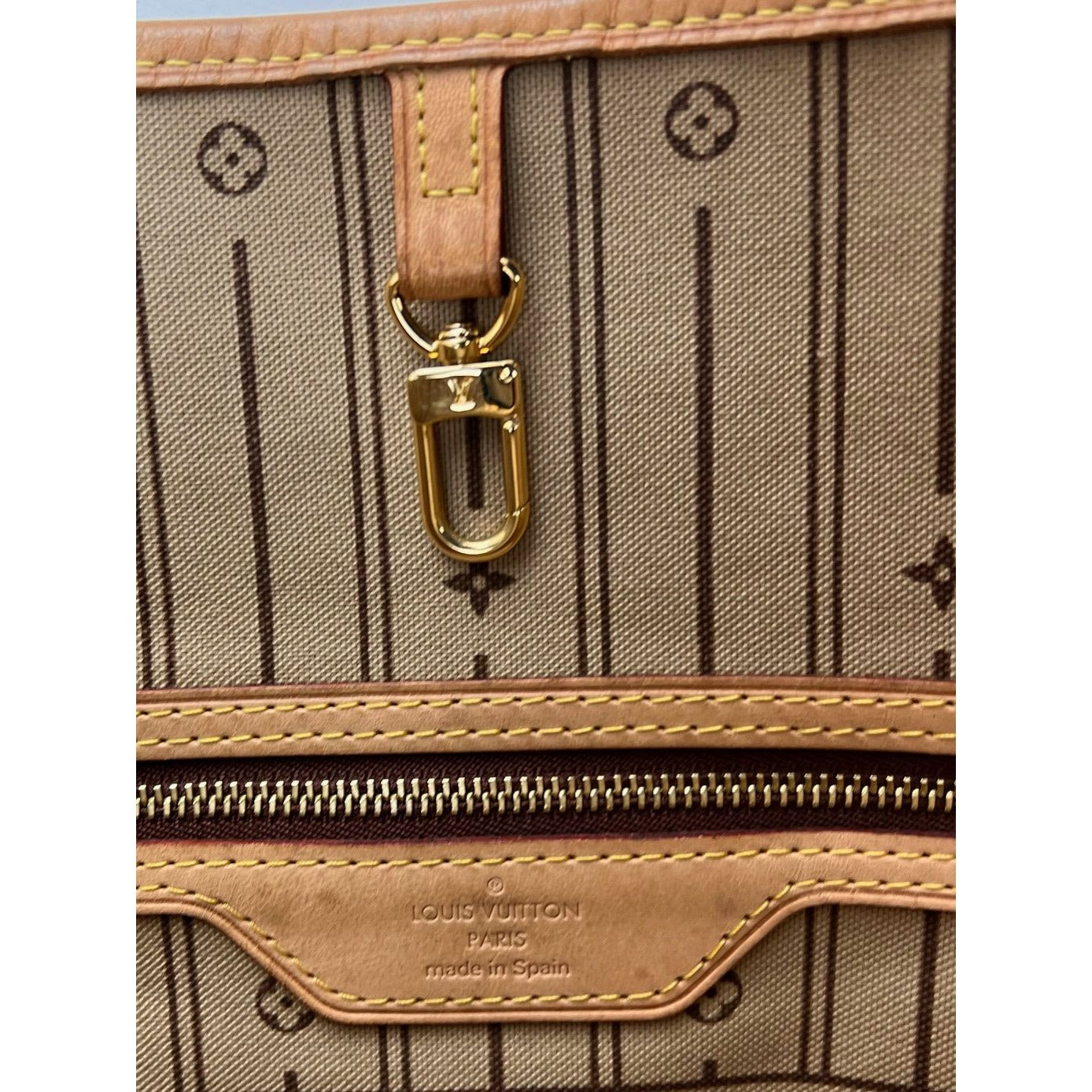 
                  
                    Louis Vuitton Neverfull MM Monogram Canvas Tote Bag
                  
                