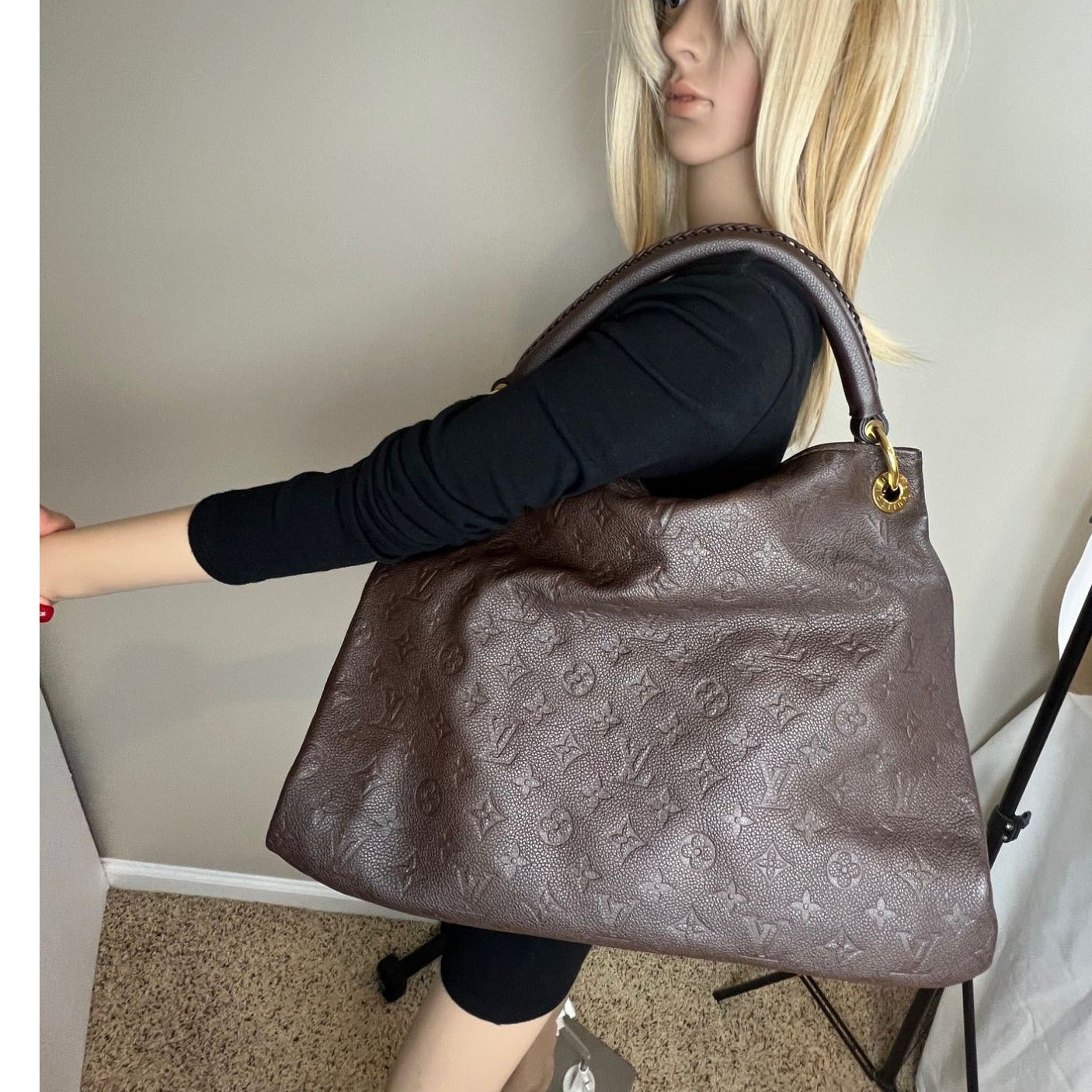 
                  
                    Louis Vuitton Artsy MM Monogram Empreinte Brown Shoulder Tote Bag
                  
                