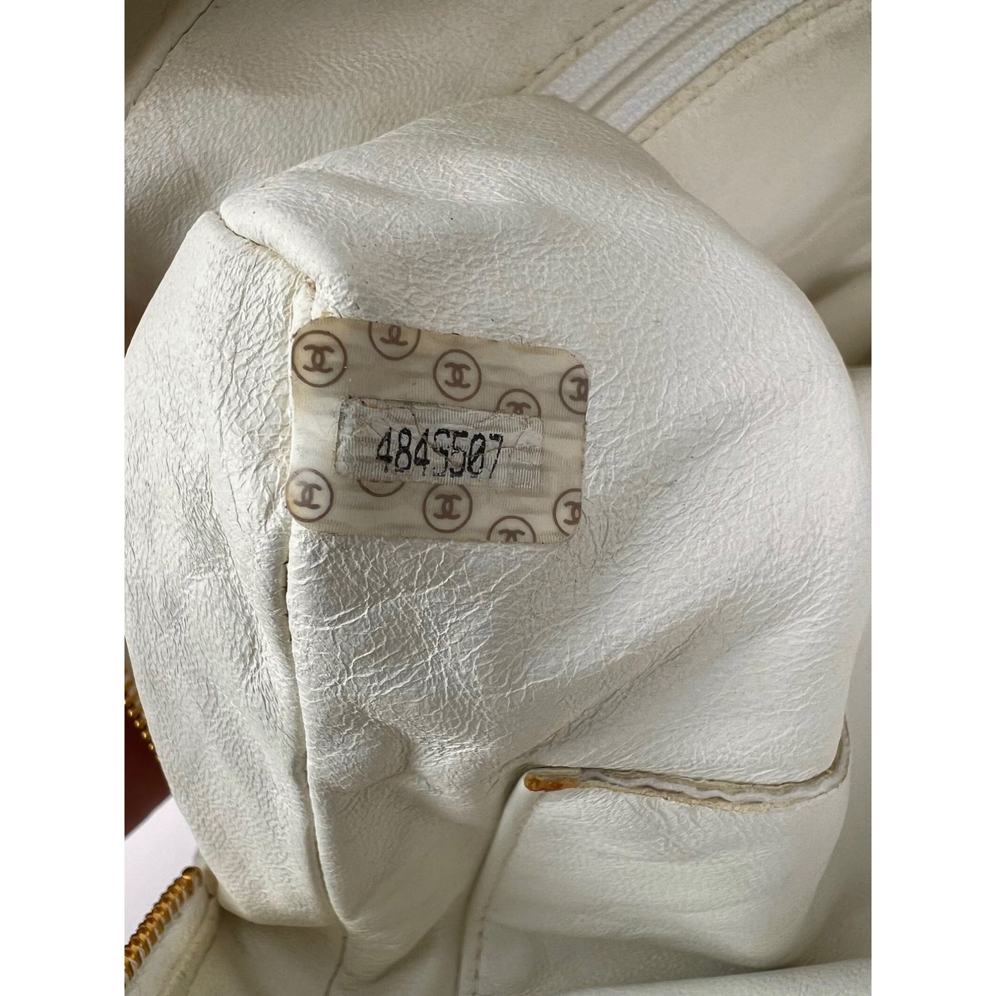 
                  
                    Chanel Matelasse Logo Ivory Cotton Canvas Vintage Hand Bag
                  
                