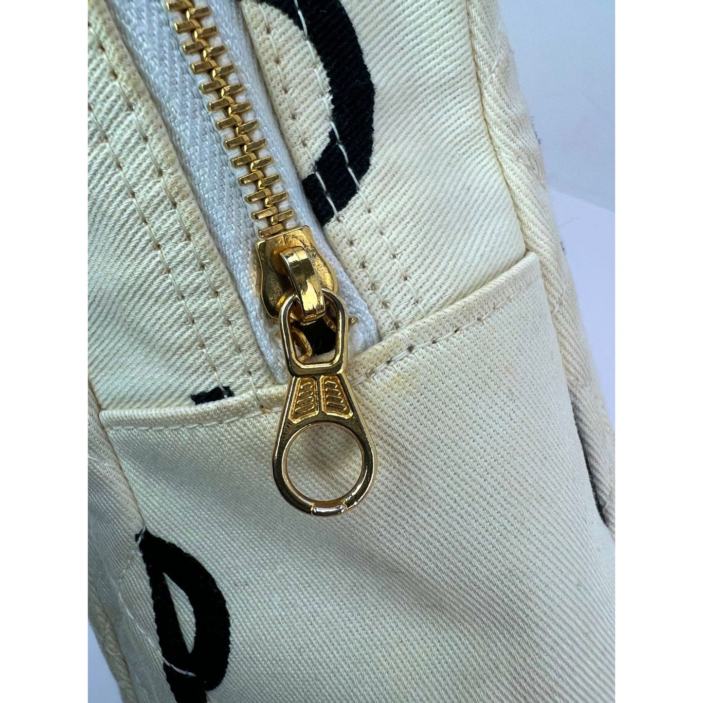 
                  
                    Chanel Matelasse Logo Ivory Cotton Canvas Vintage Hand Bag
                  
                