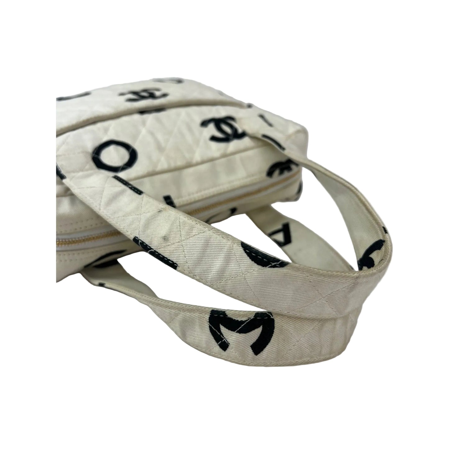 
                  
                    Chanel Matelasse Logo Ivory Cotton Canvas Vintage Hand Bag
                  
                