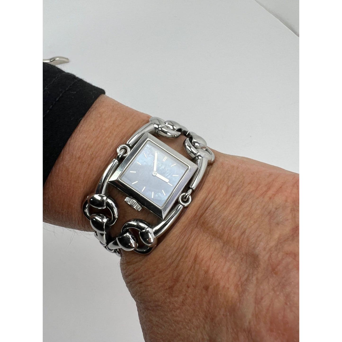 
                  
                    Gucci Signoria Quartz Blue Shell Stainless Steel Watch
                  
                
