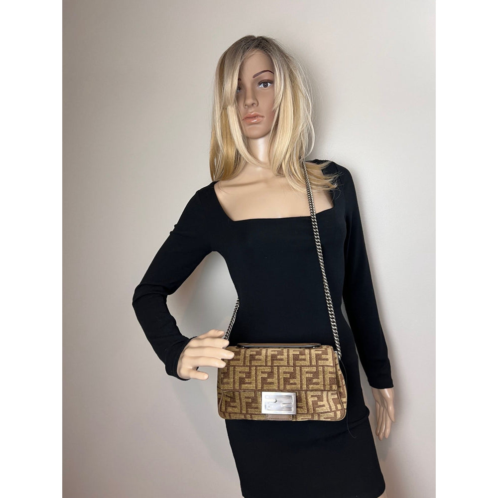 
                  
                    Fendi Chenille Vitello Seta FF midi Chain Baguette Sand Shoulder Bag
                  
                