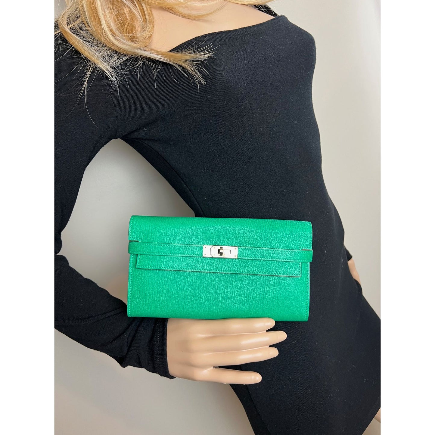 
                  
                    Hermes Chevre Mysore Kelly Longue Green Menthe Leather Wallet
                  
                
