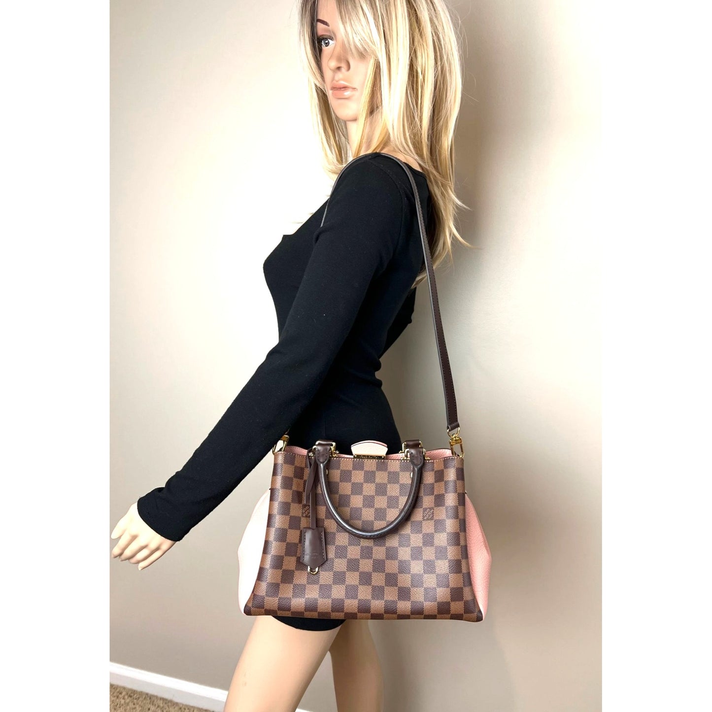 
                  
                    Louis Vuitton Cuir Taurillon Brittany Magnolia Damier Ebene Shoulder Hand Bag
                  
                