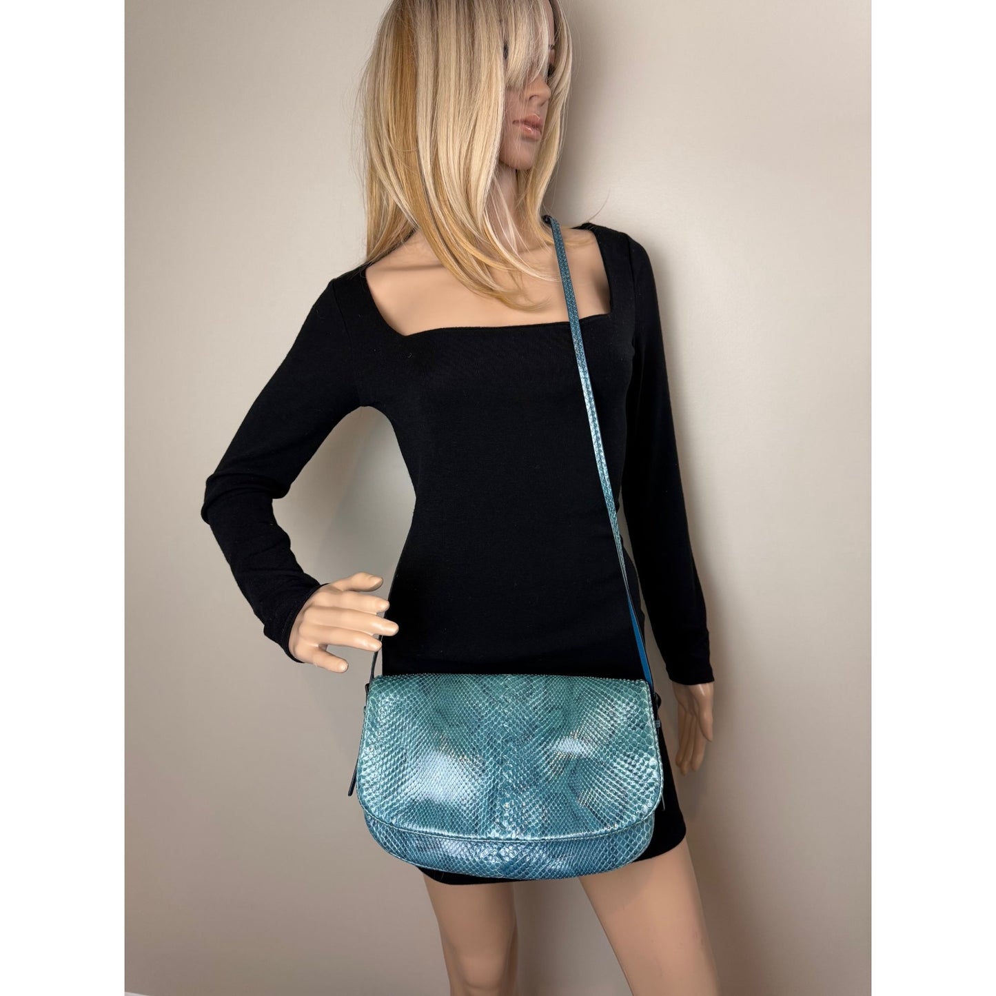 
                  
                    Bottega Veneta Python Embossed Blue Leather Shoulder Bag  EBAY LIVE
                  
                