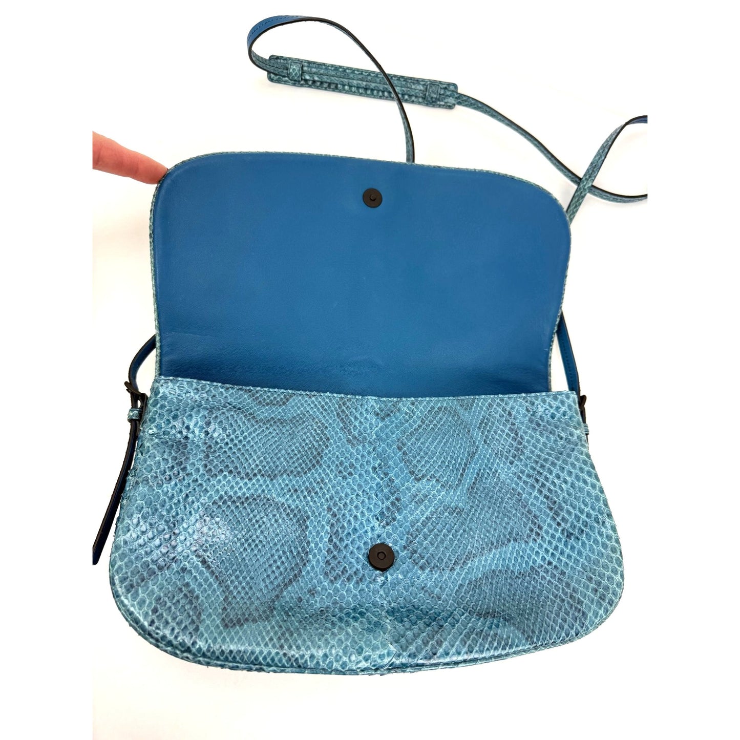 
                  
                    Bottega Veneta Python Embossed Blue Leather Shoulder Bag  EBAY LIVE
                  
                